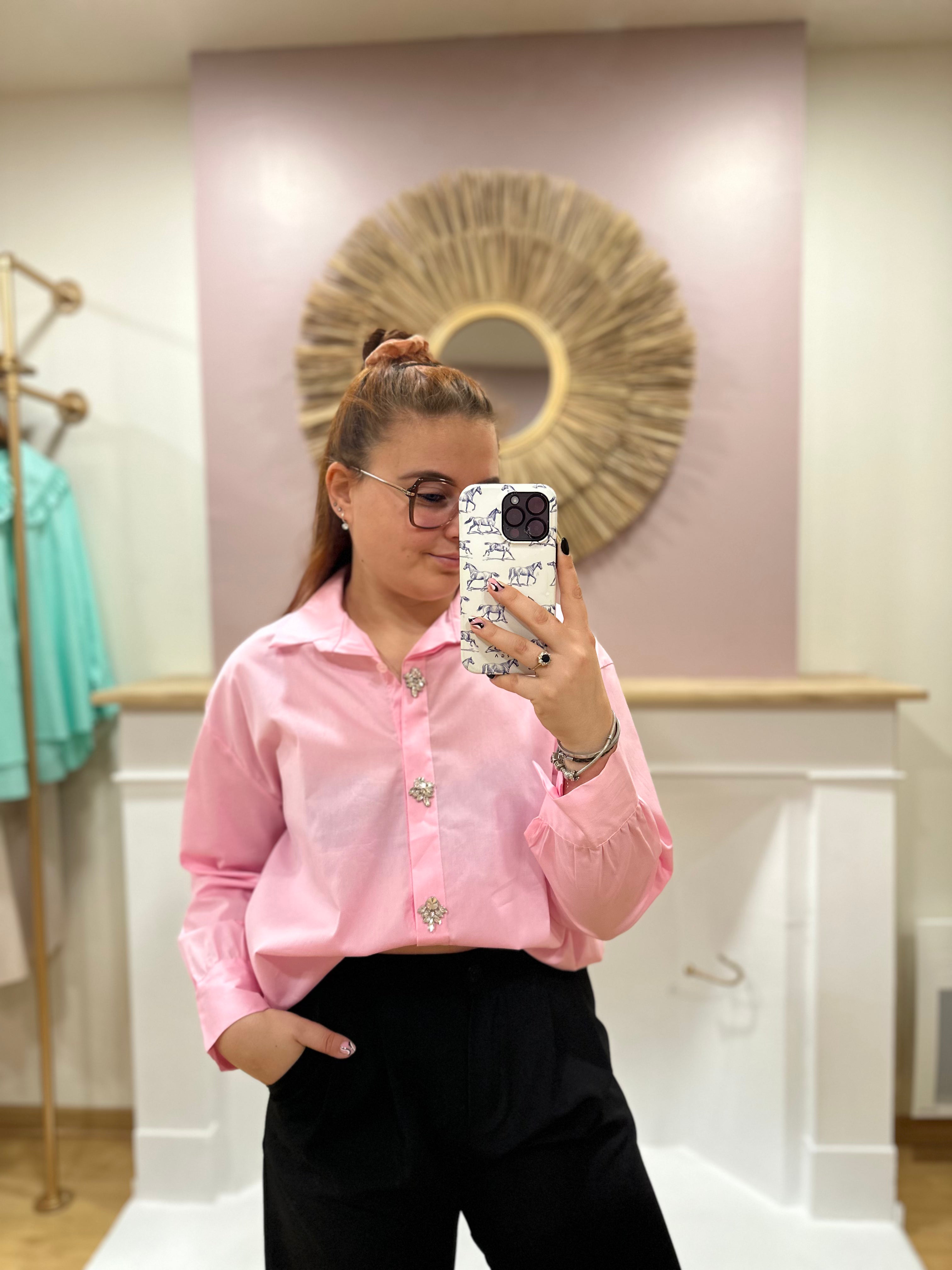 Chemise oversize rose femme boutons bijoux – Col V – Enoioy – Miss Caprice
