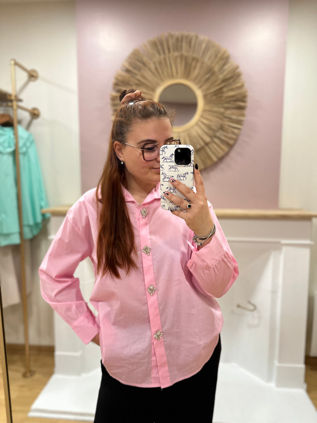 Chemise oversize rose femme boutons bijoux – Col V – Enoioy – Miss Caprice
