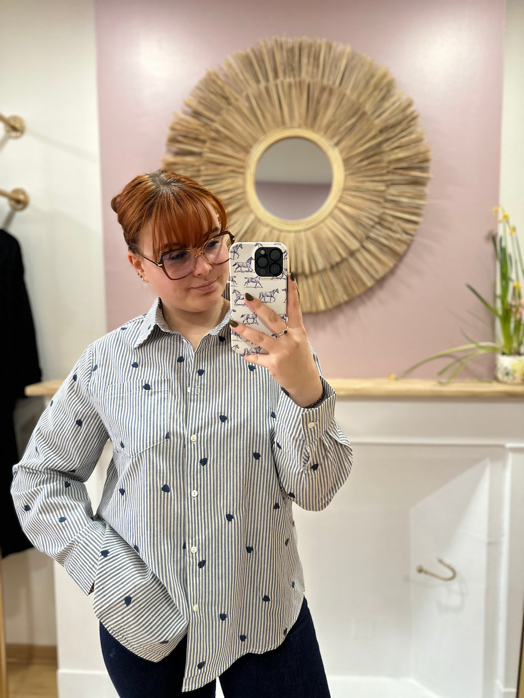 Chemise femme grande taille rayée bleu et blanc avec cœurs brodés – In April 1986 – Miss Caprice