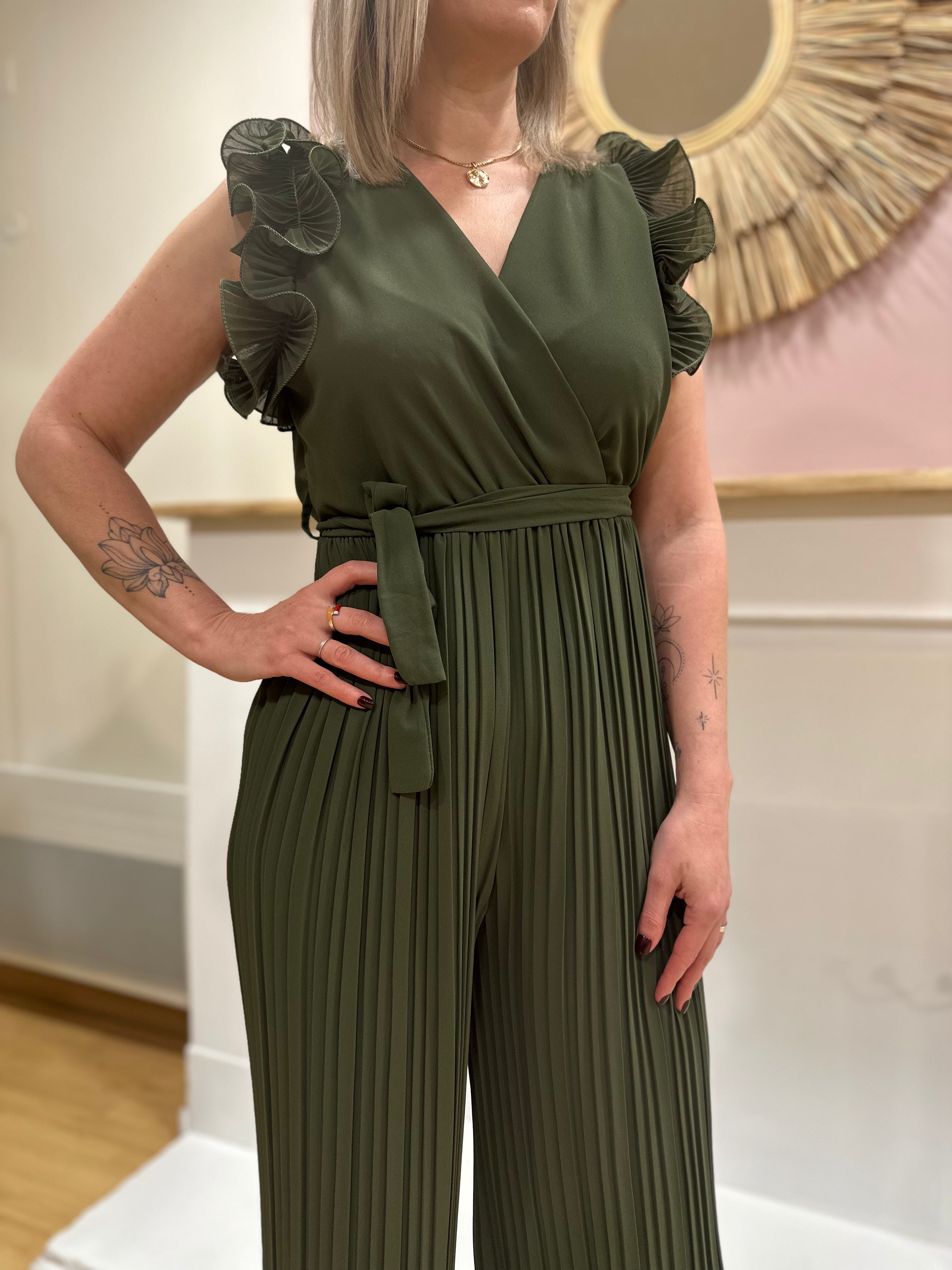 Combinaison fluide kaki femme – Manches courtes – Volants – Col V – Ceinture incluse – Elle Style – Miss Caprice