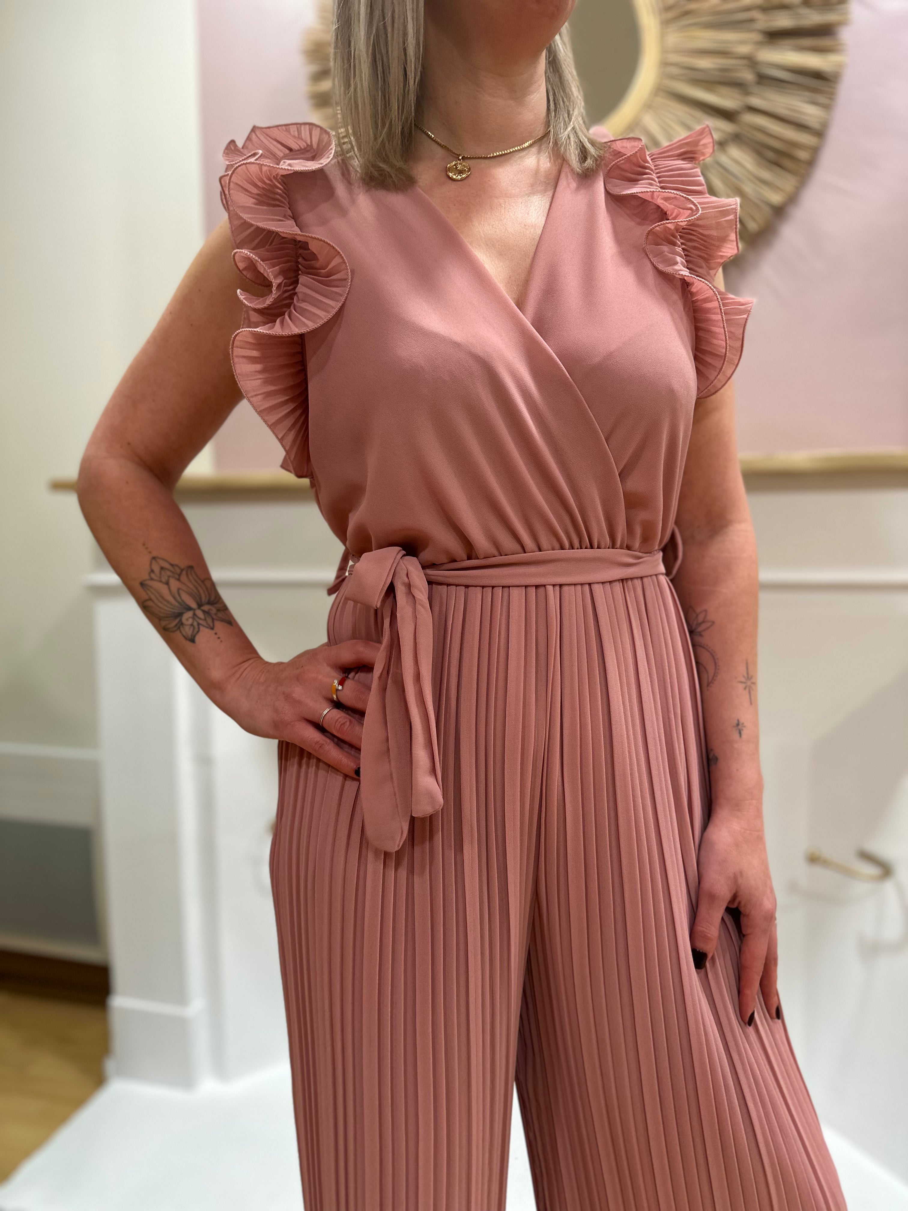 Combinaison fluide rose poudré femme – Manches courtes – Volants – Col V – Ceinture incluse – Elle Style – Miss Caprice