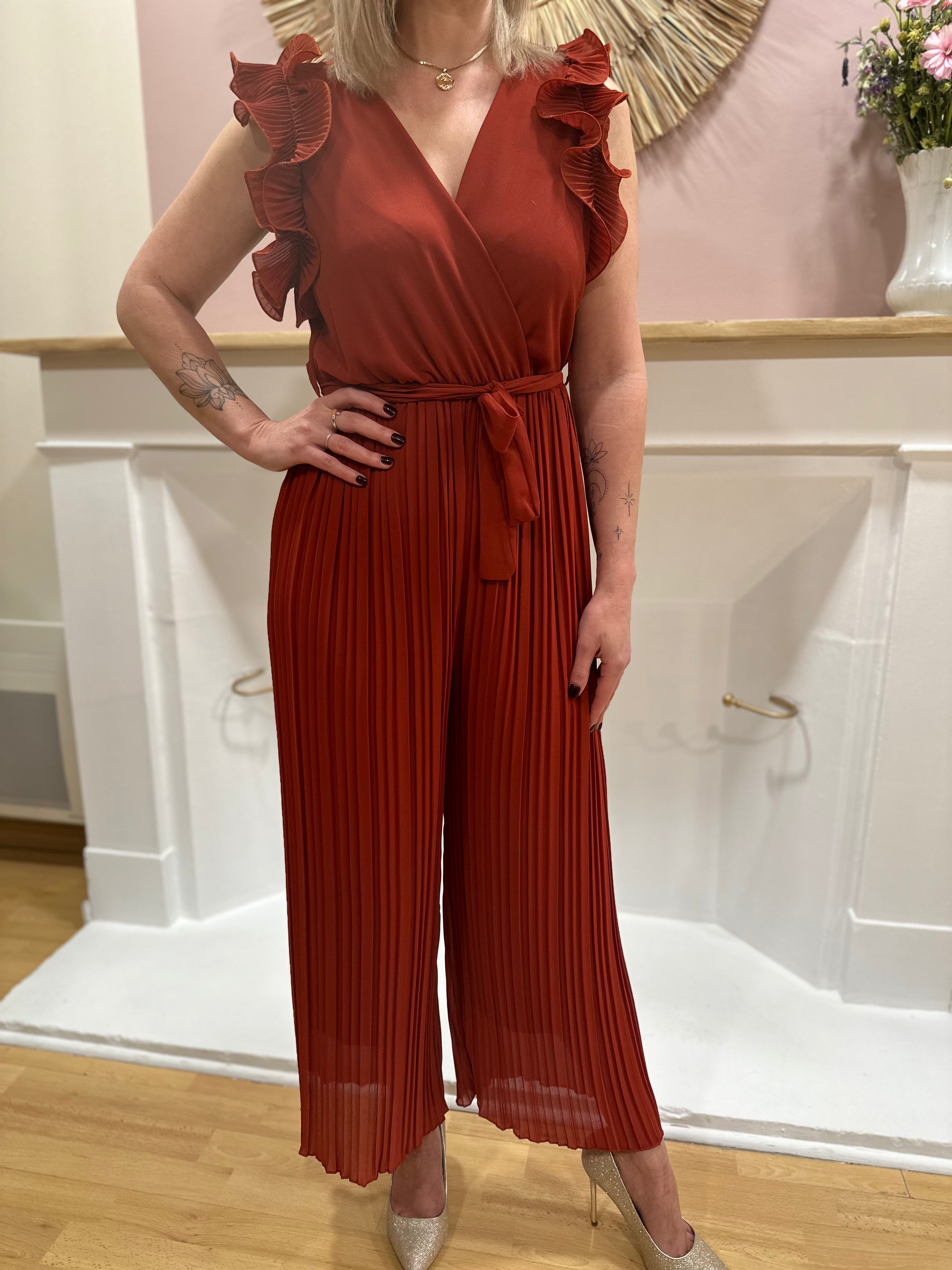 Combinaison fluide terra cotta femme – Manches courtes – Volants – Col V – Ceinture incluse – Elle Style – Miss Caprice