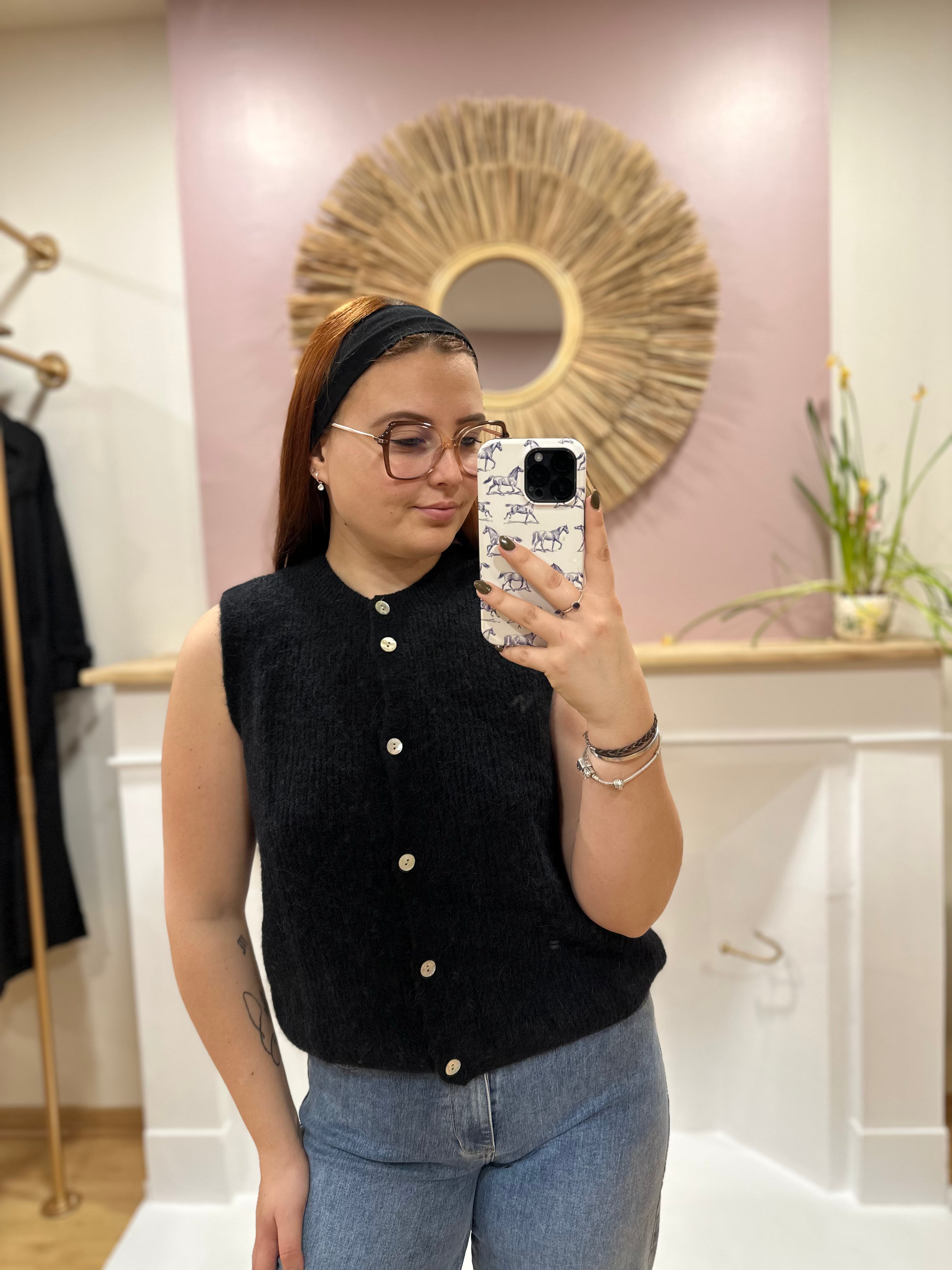 Gilet sans manche femme noir maille douce – Maëlys Paris – Miss Caprice