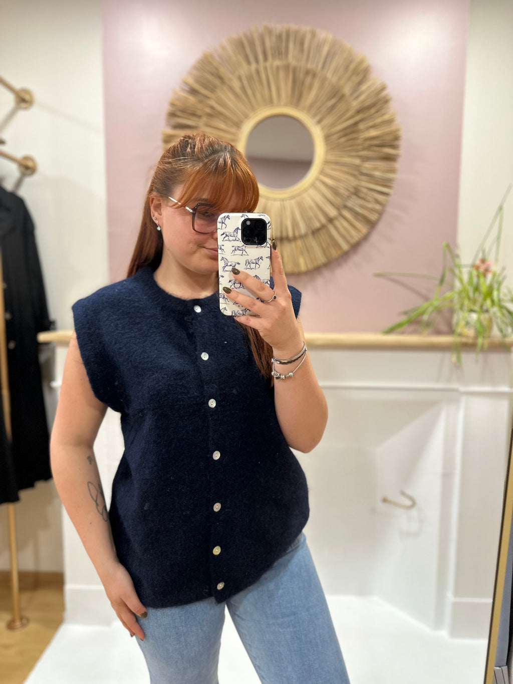 Gilet sans manches bleu marine grande taille femme – Maille épaisse – In April 1986 – Miss Caprice