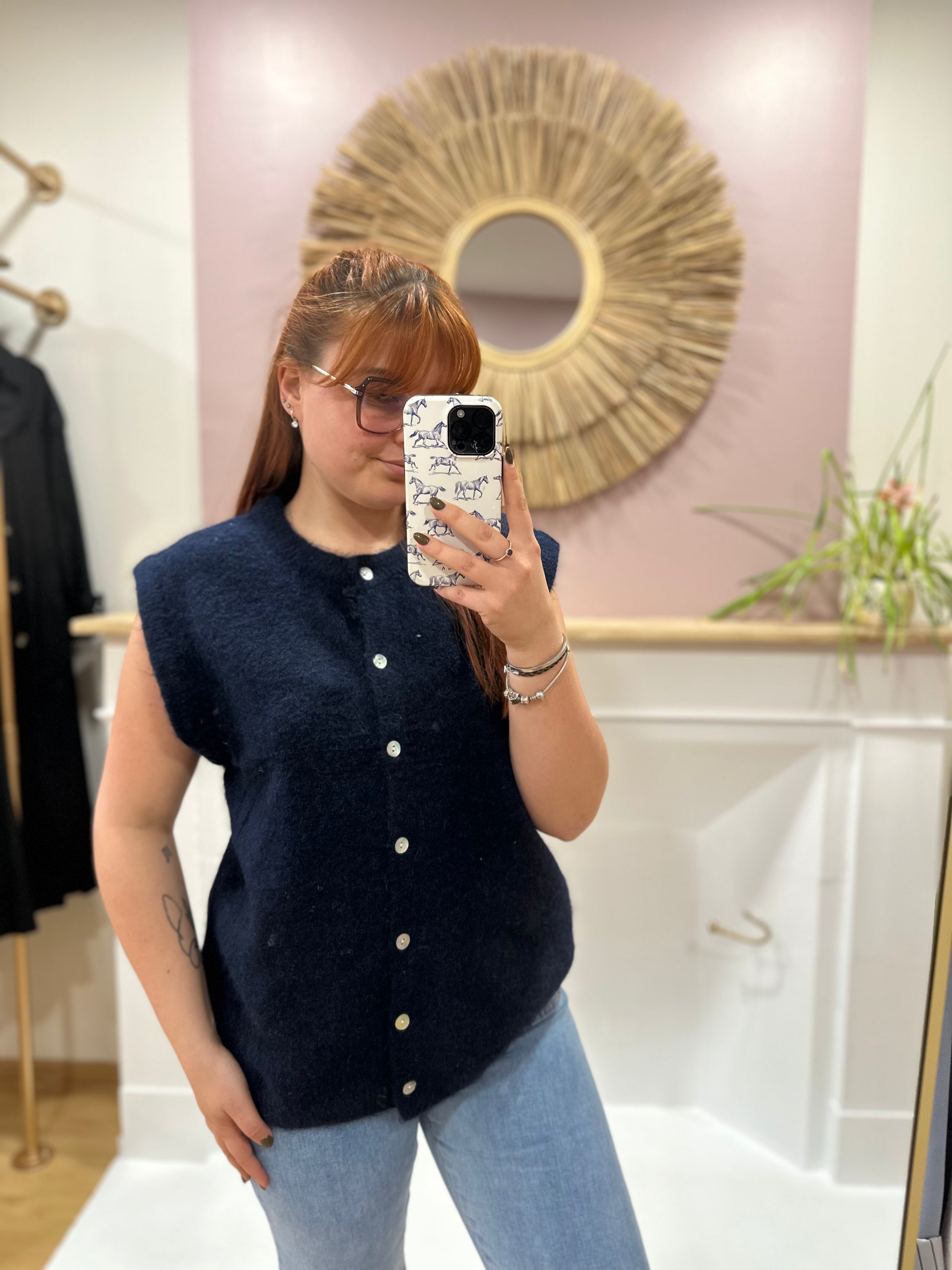 Gilet sans manches bleu marine grande taille femme – Maille épaisse – In April 1986 – Miss Caprice