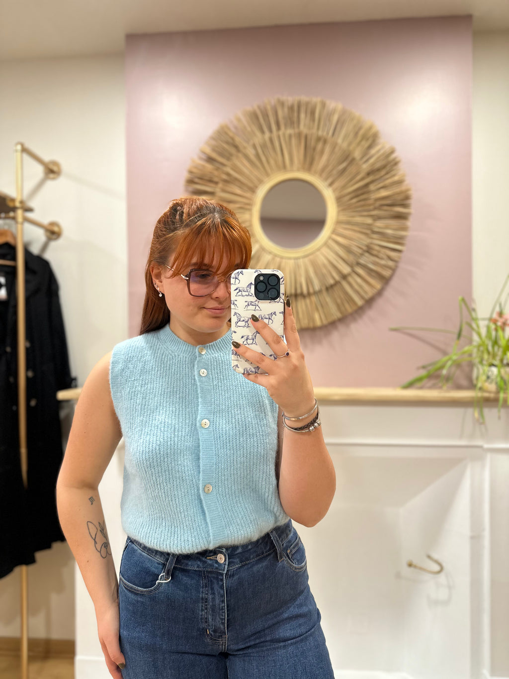 Gilet sans manches maille bleu jean femme – Doux et chaud – Maëlys Paris – Miss Caprice