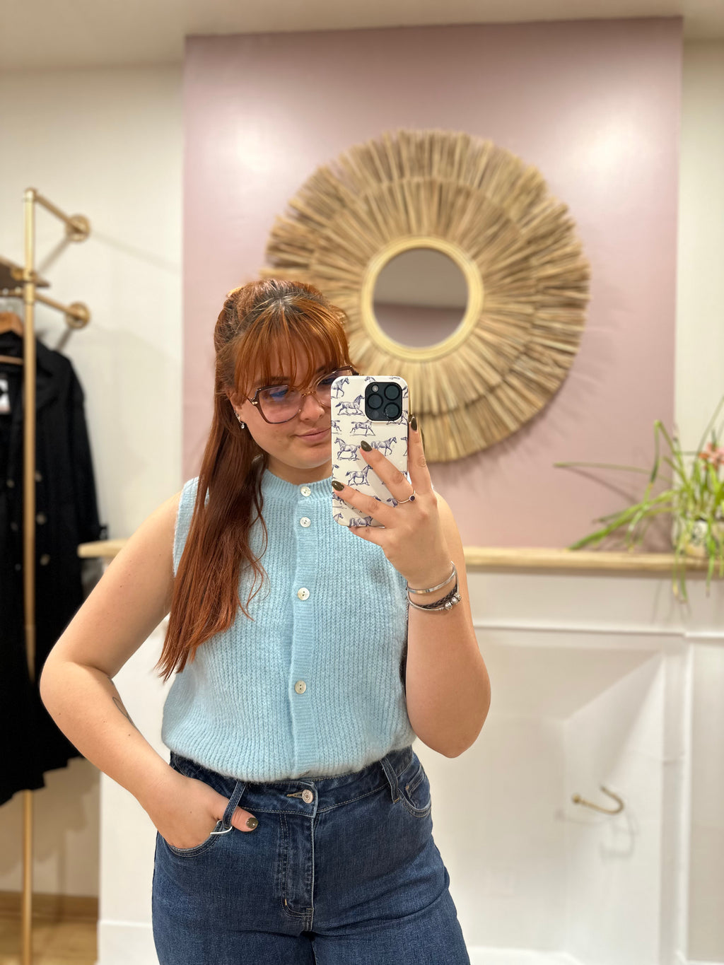 Gilet sans manches maille bleu jean femme – Doux et chaud – Maëlys Paris – Miss Caprice