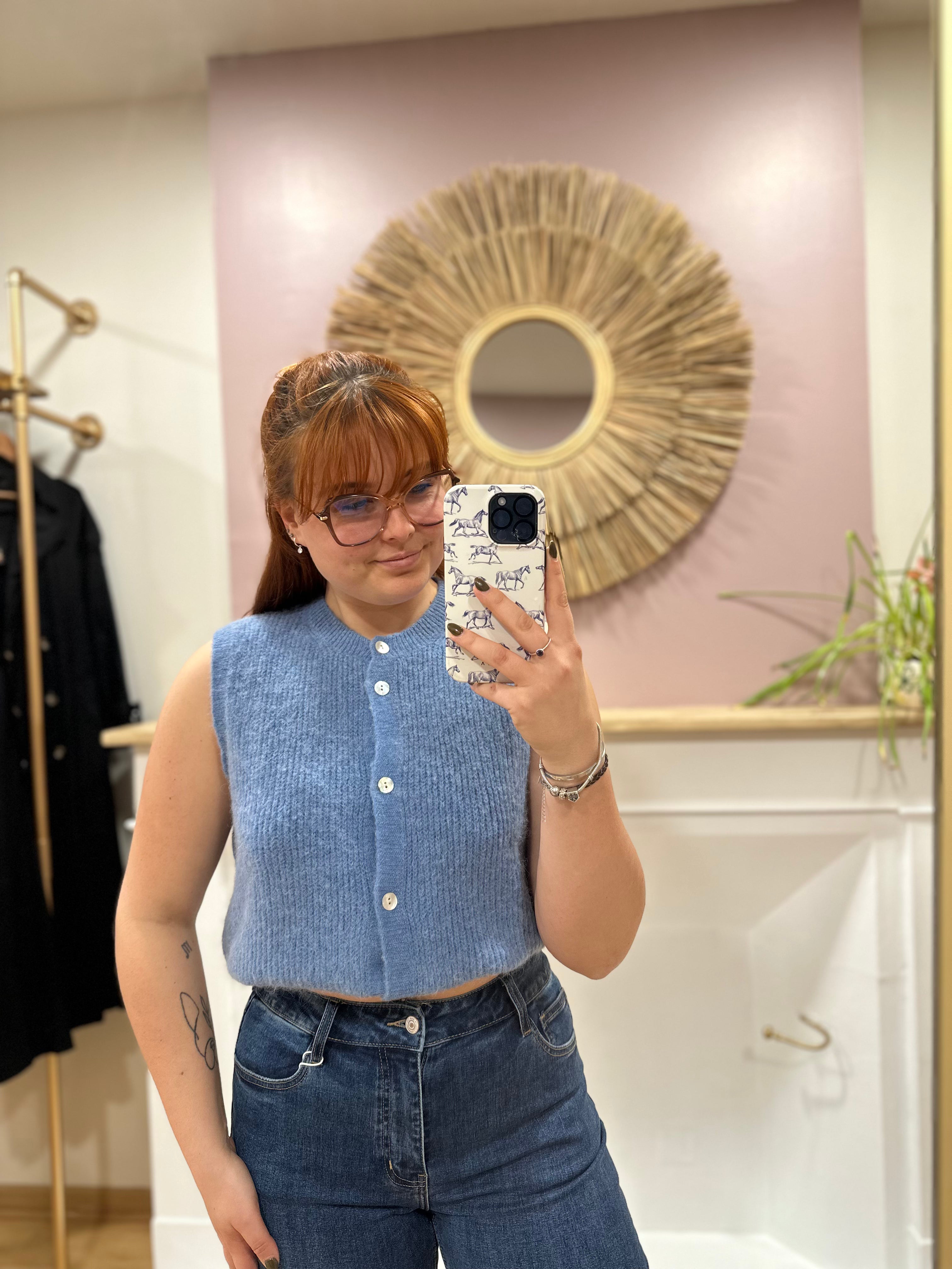 Gilet sans manches maille bleu jean femme – Doux et chaud – Maëlys Paris – Miss Caprice