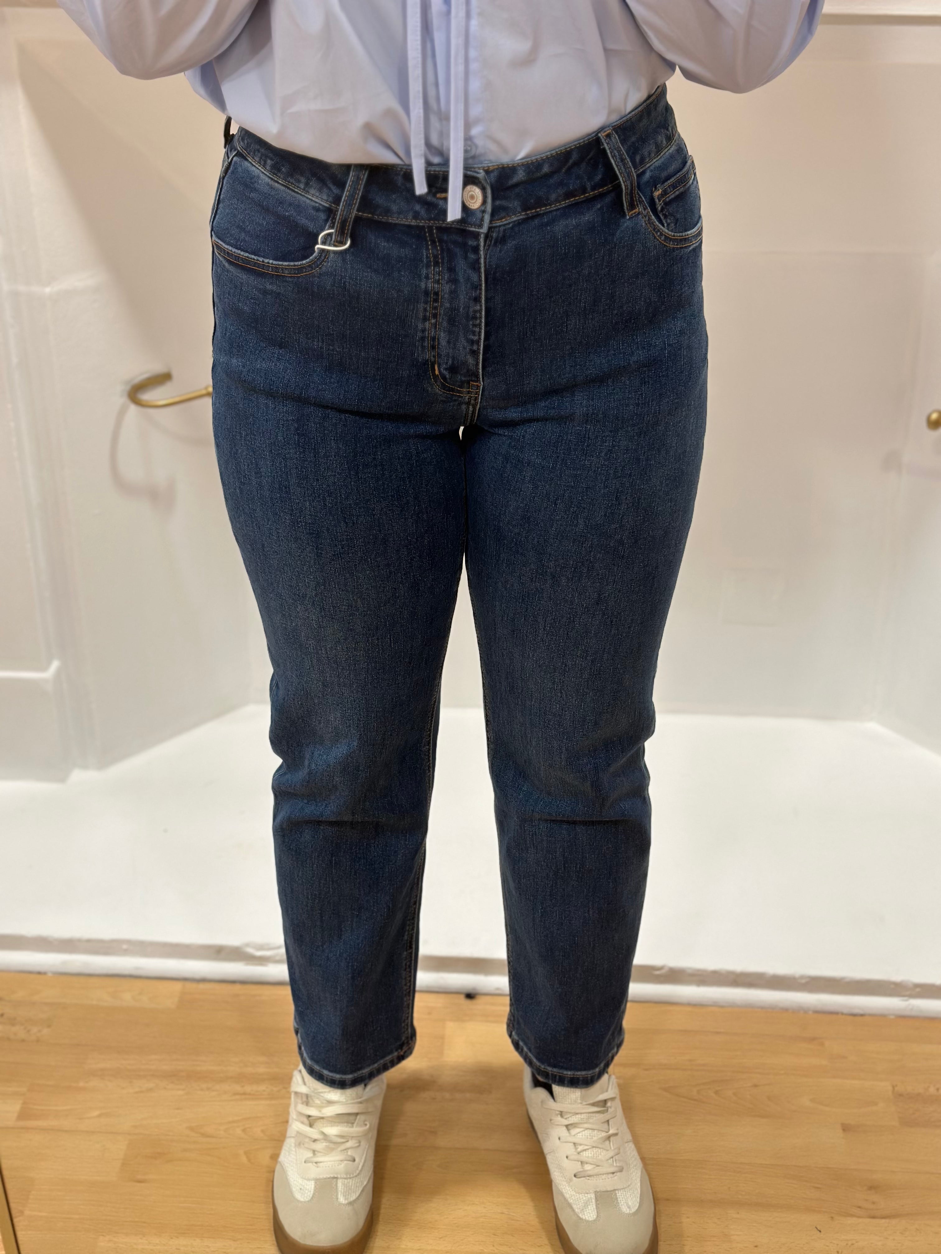 Jean brut taille haute coupe droite femme – Poches – Surpiqûres camel – Oraije – Miss Caprice