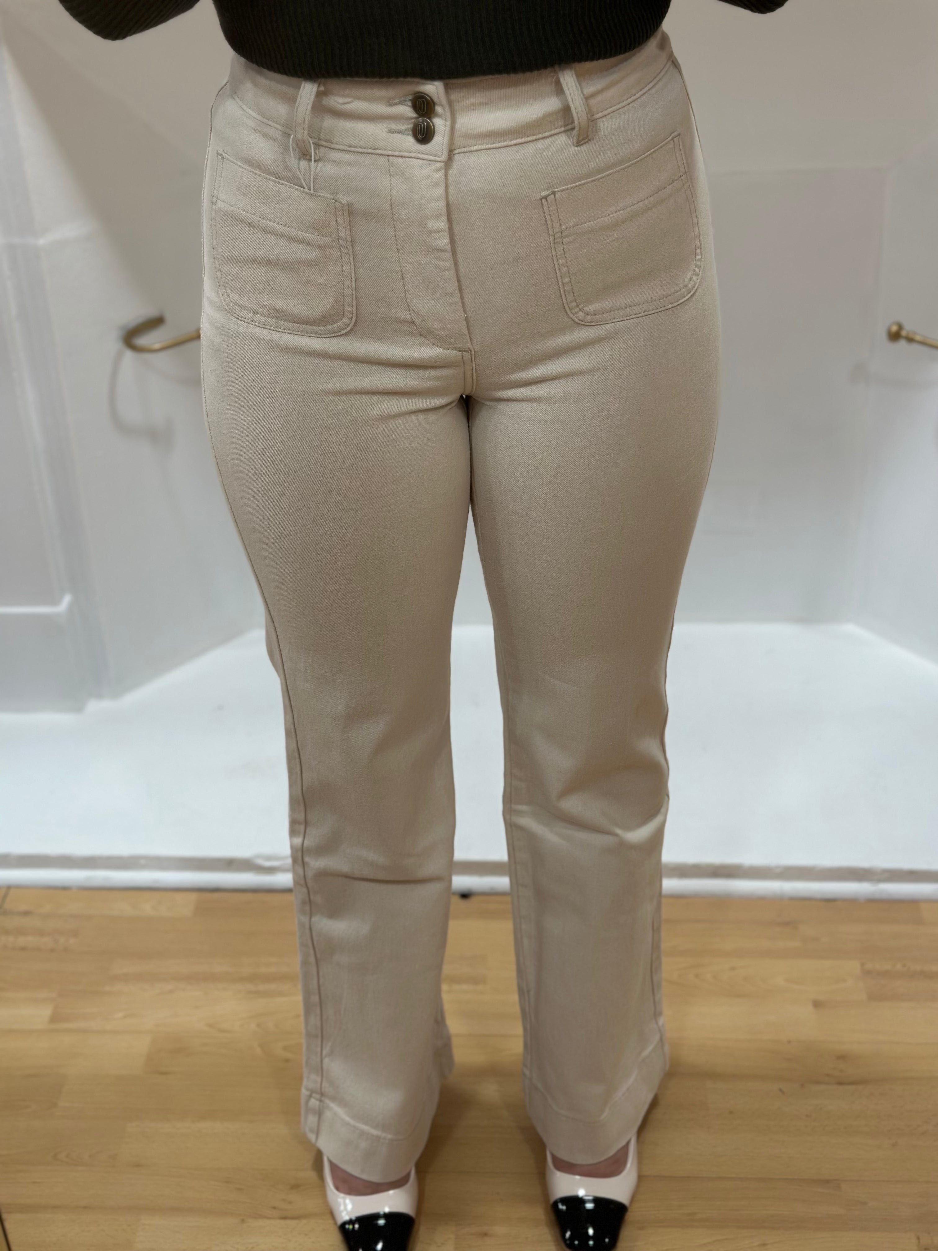 Jean écru flare femme – Taille haute – Coupe moulante et évasée – Oraije – Miss Caprice