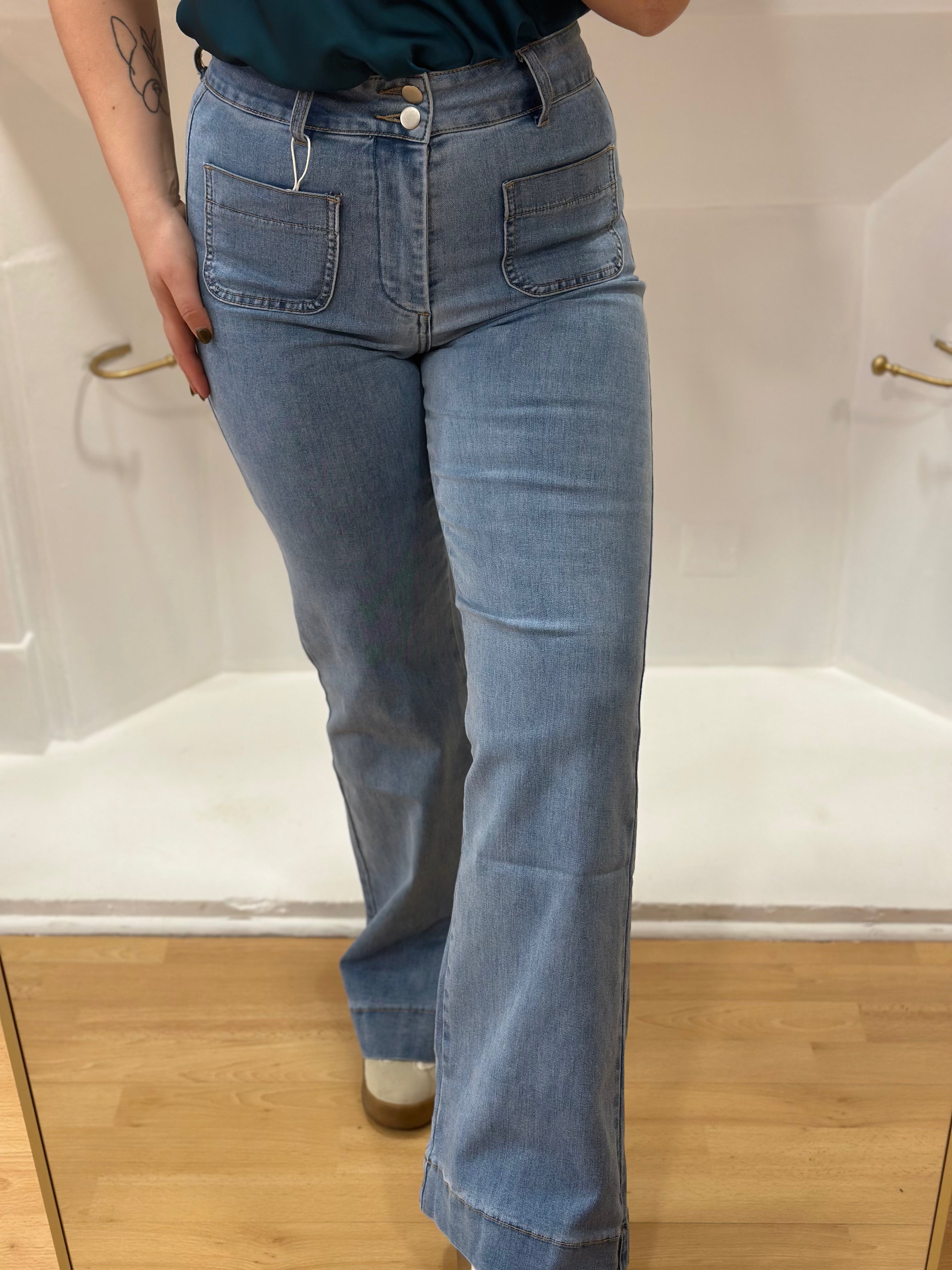 Jean flare bleu clair taille haute femme – Coupe évasée – Oraije – Miss Caprice