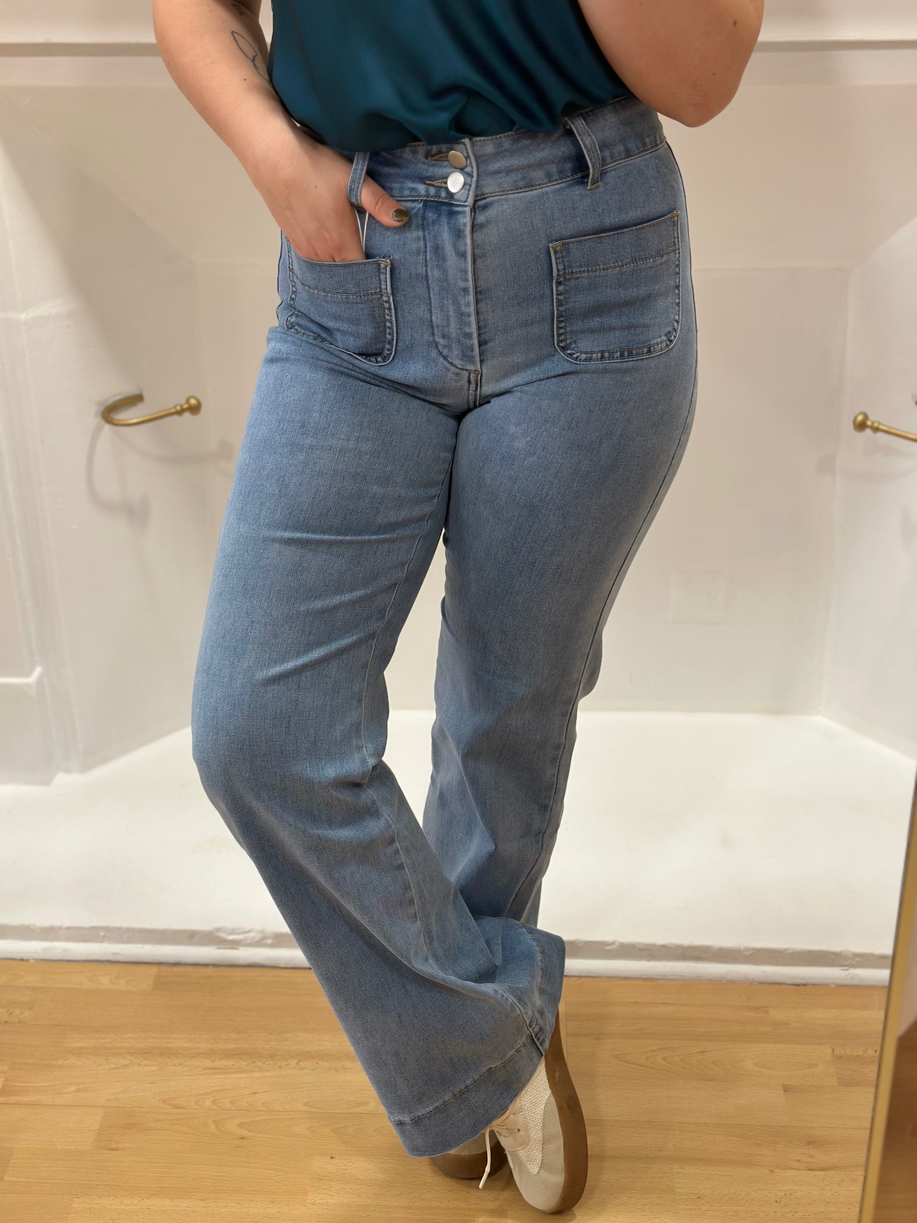 Jean flare bleu clair taille haute femme – Coupe évasée – Oraije – Miss Caprice