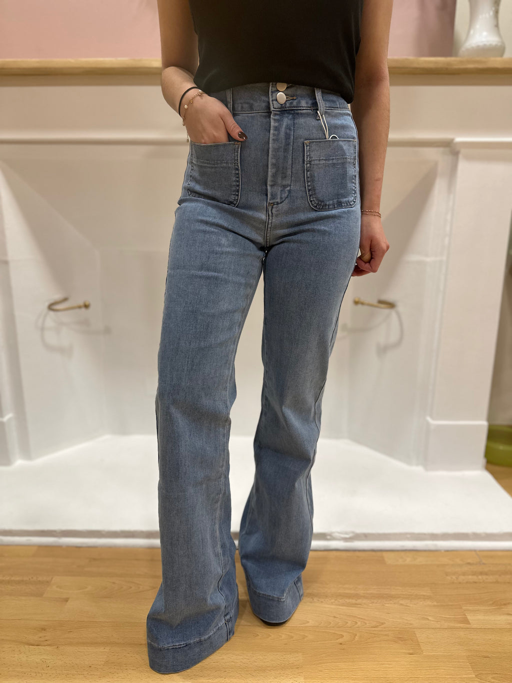 Jean flare bleu clair taille haute femme – Coupe évasée – Oraije – Miss Caprice