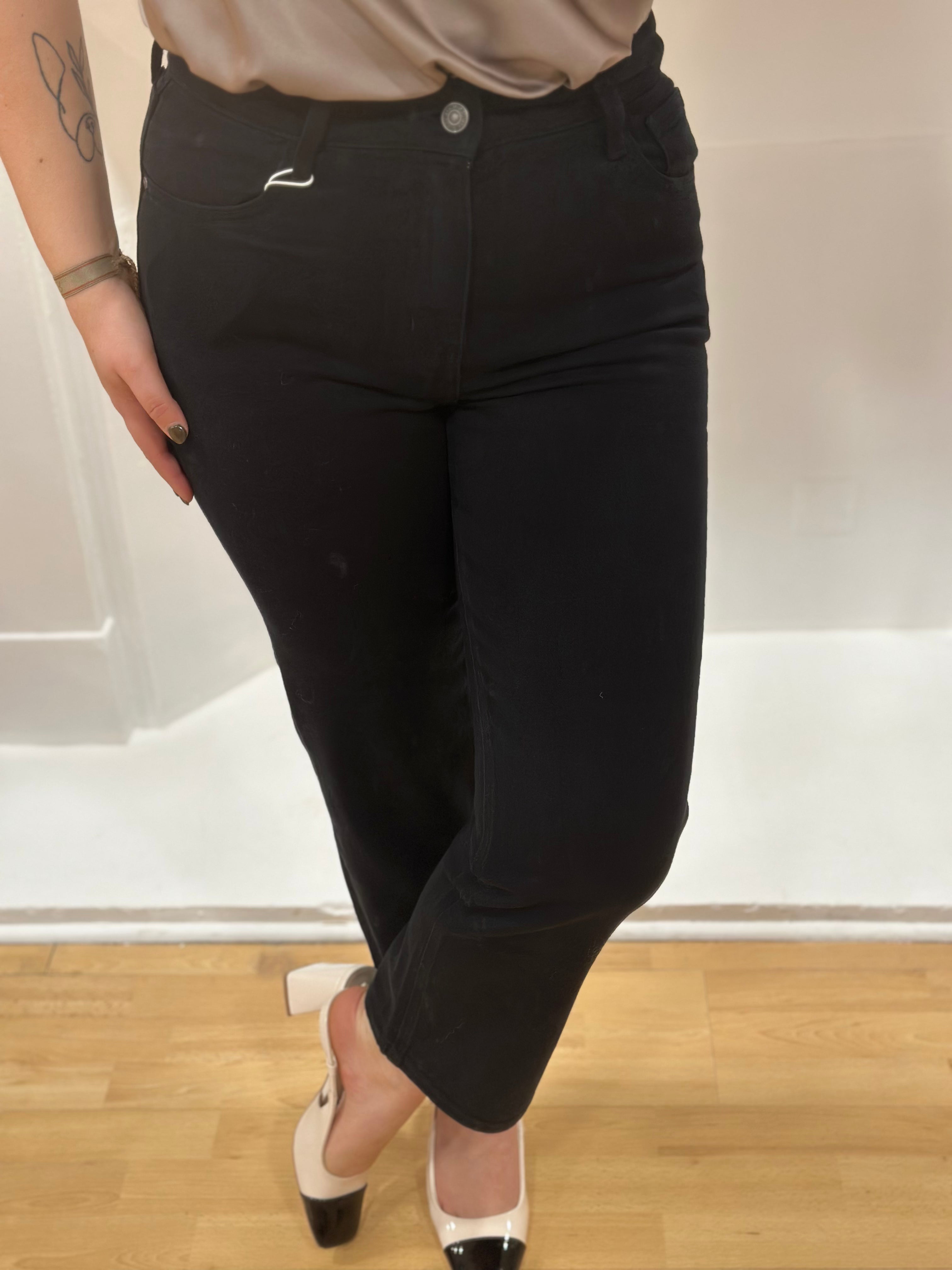 Jean femme noir coupe droite taille haute – Oraije – Miss Caprice