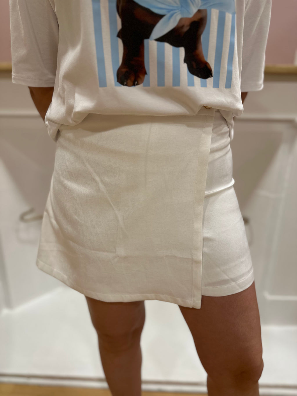 Jupe-short blanche femme – Taille haute – Bouton doré – Effet jupe – Prime Paris – Miss Caprice