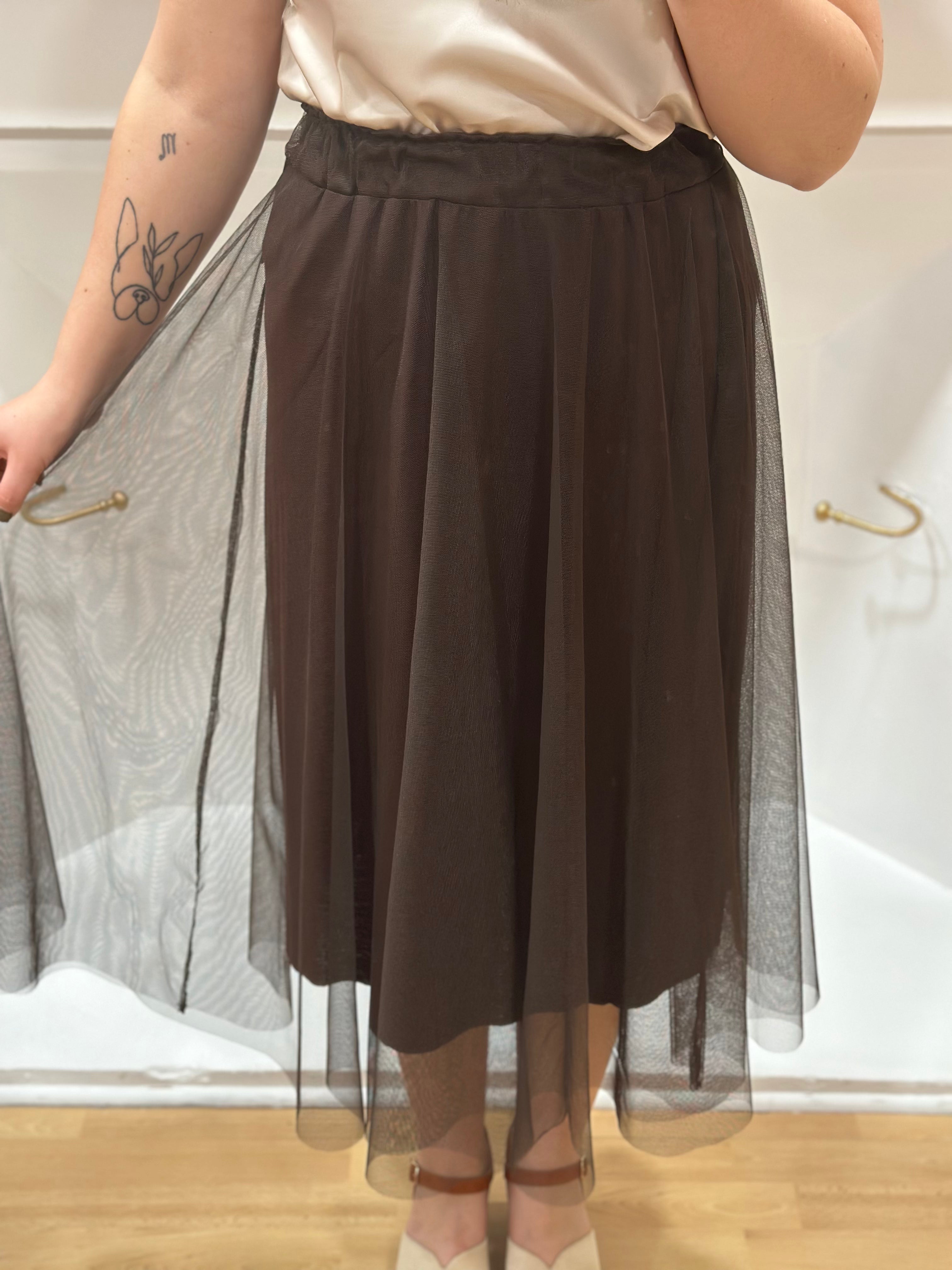 Jupe mi-longue en tulle chocolat femme