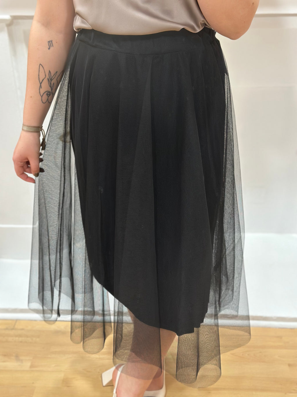 Jupe femme noire en tulle mi-longue taille haute – Elle Style – Miss Caprice