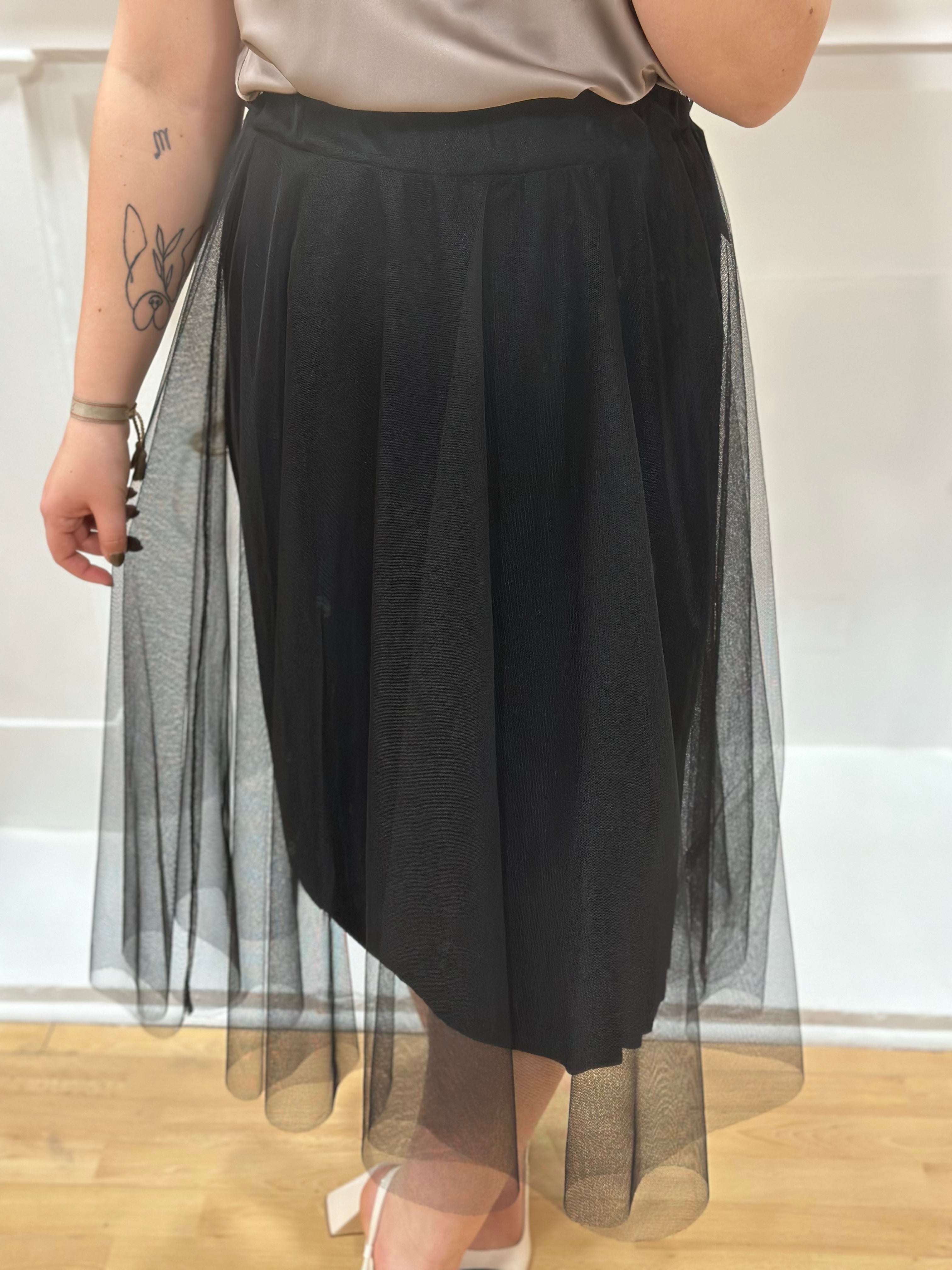Jupe femme noire en tulle mi-longue taille haute – Elle Style – Miss Caprice