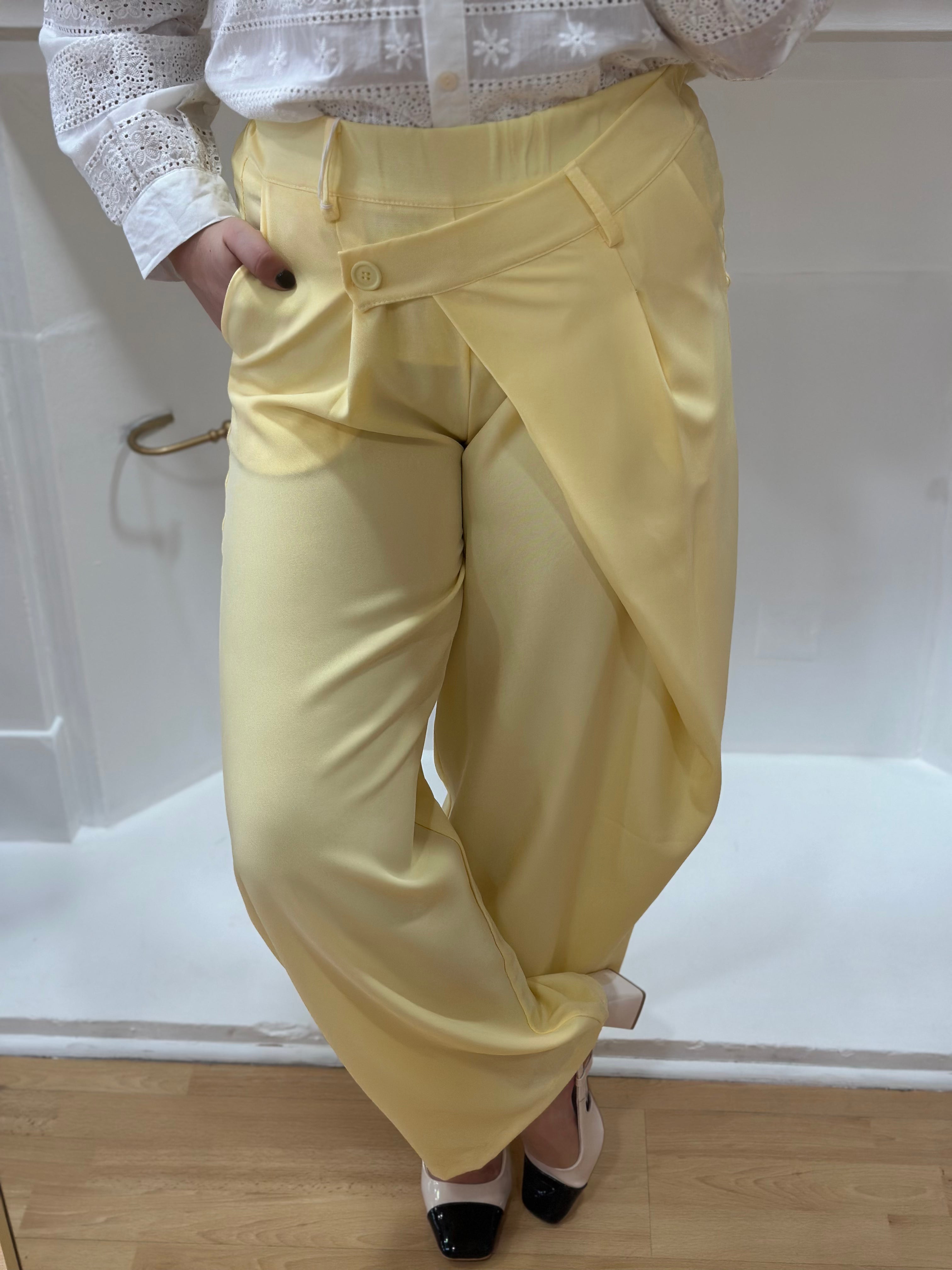Pantalon de costume femme jaune asymétrique taille élastique – Amy and Clo – Miss Caprice
