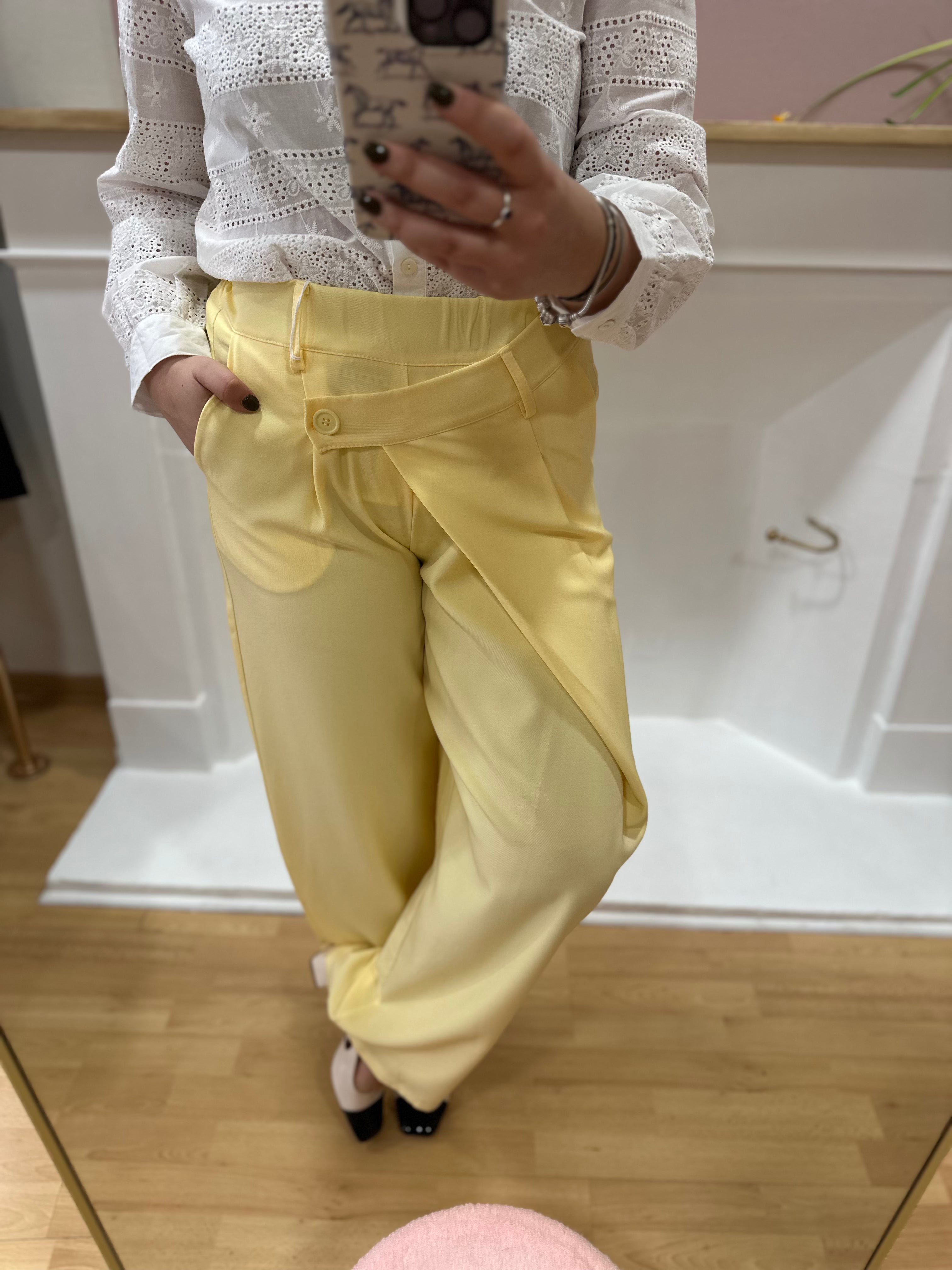 Pantalon de costume femme jaune asymétrique taille élastique – Amy and Clo – Miss Caprice