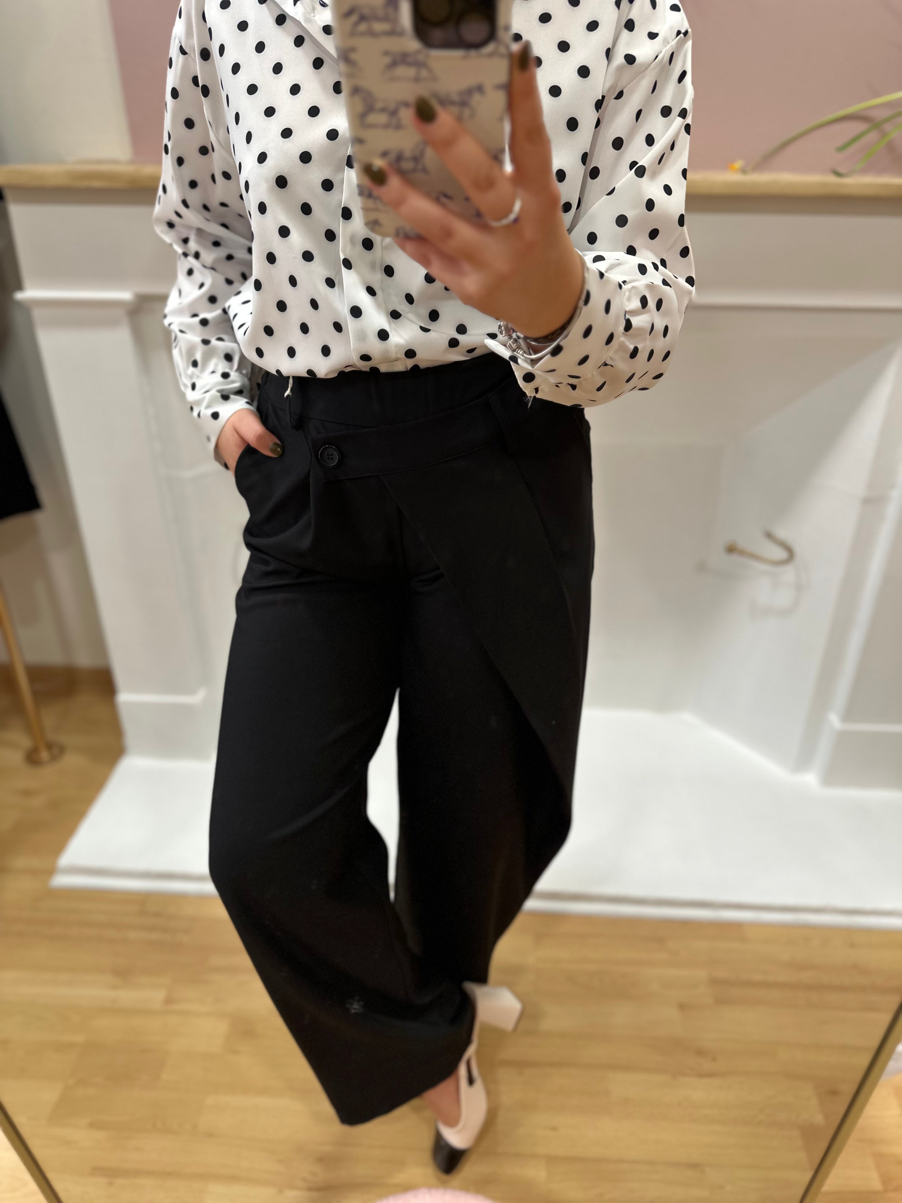 Pantalon de costume noir asymétrique femme taille élastique – Amy and Clo – Miss Caprice