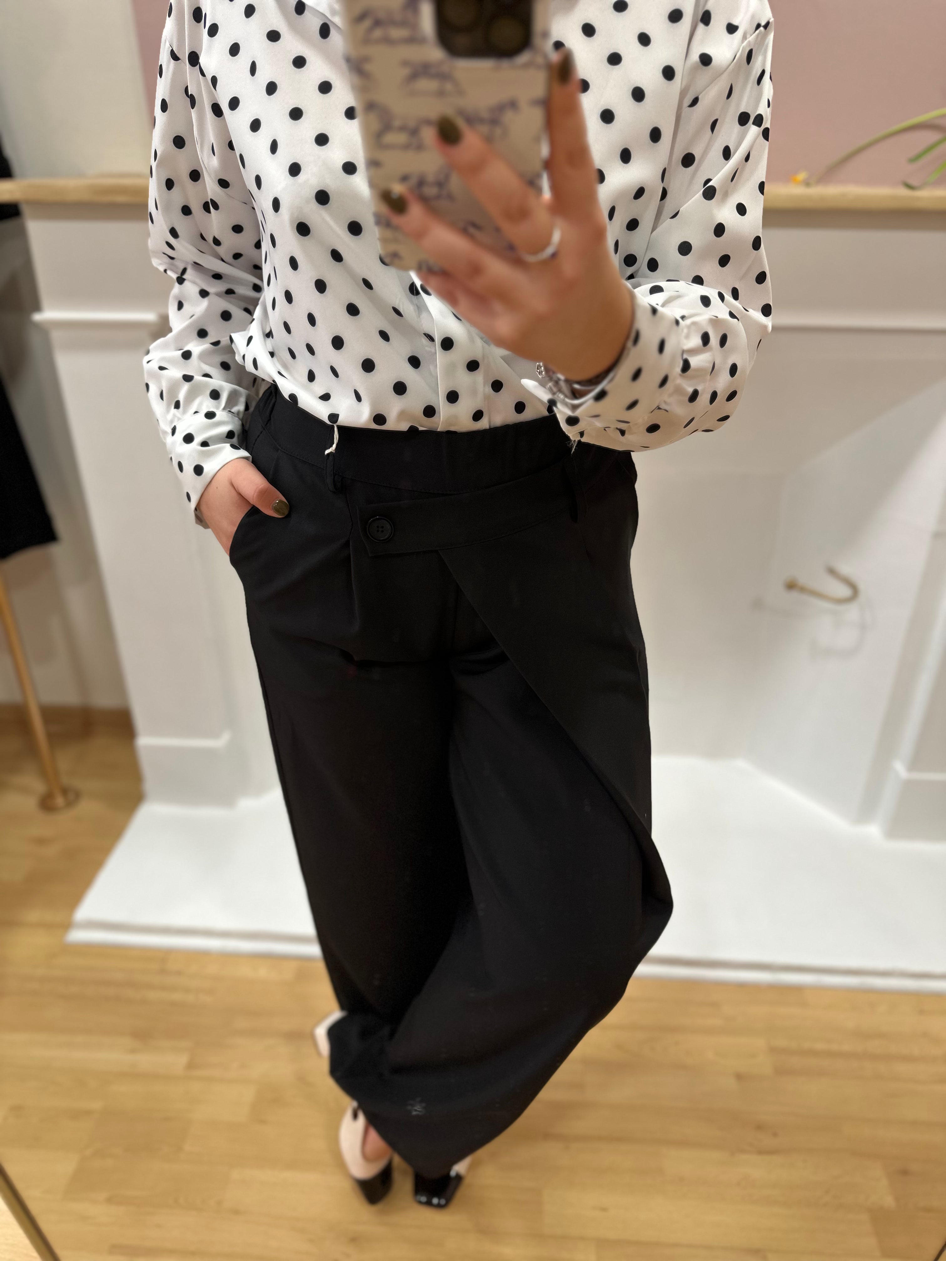 Pantalon de costume noir asymétrique femme taille élastique – Amy and Clo – Miss Caprice