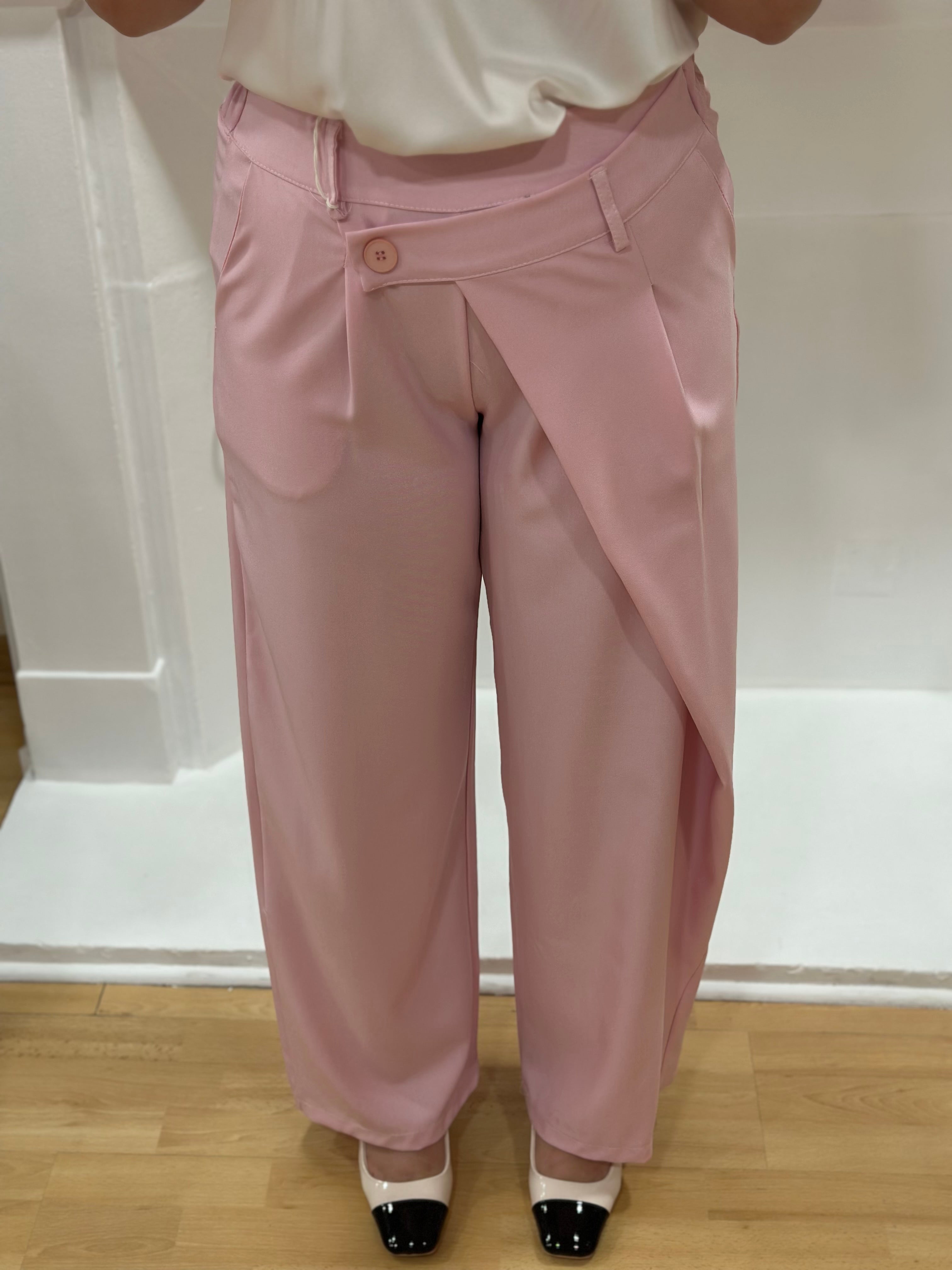 Pantalon de costume femme rose asymétrique taille élastique – Amy and Clo – Miss Caprice