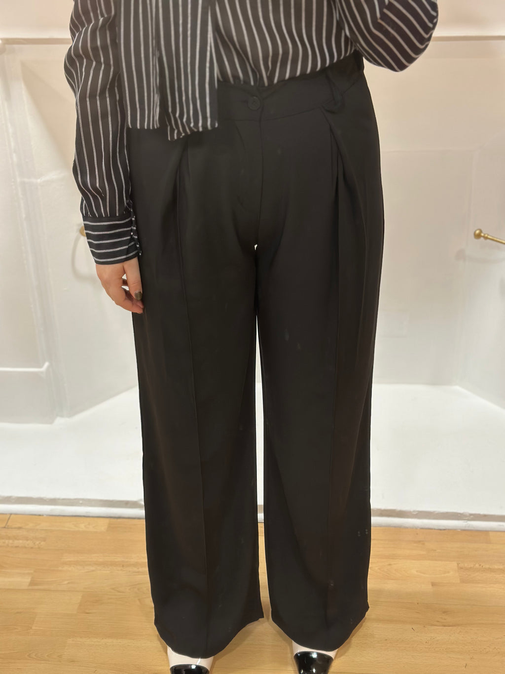 Pantalon fluide noir taille haute femme – Coupe élégante – Amy & Clo – Miss Caprice