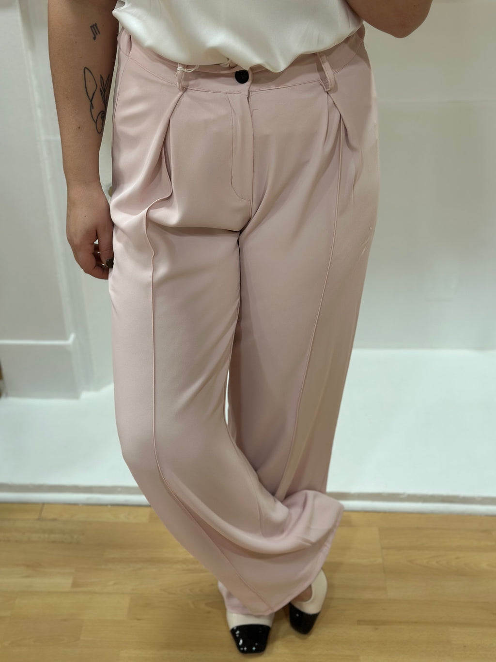 Pantalon fluide femme rose pâle taille haute élastique – Amy and Clo – Miss Caprice