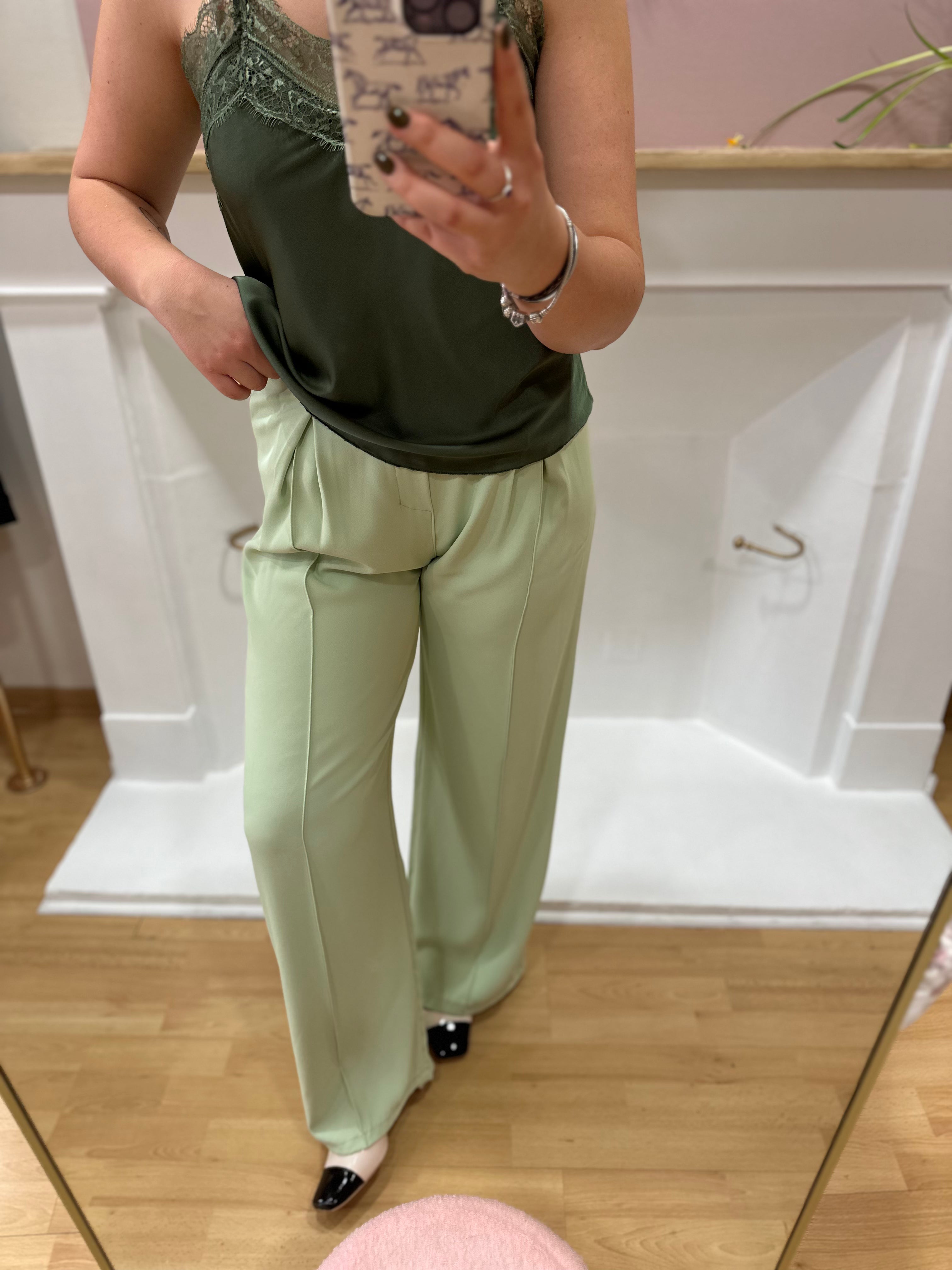 Pantalon femme fluide vert clair taille haute élastique – Amy and Clo – Miss Caprice