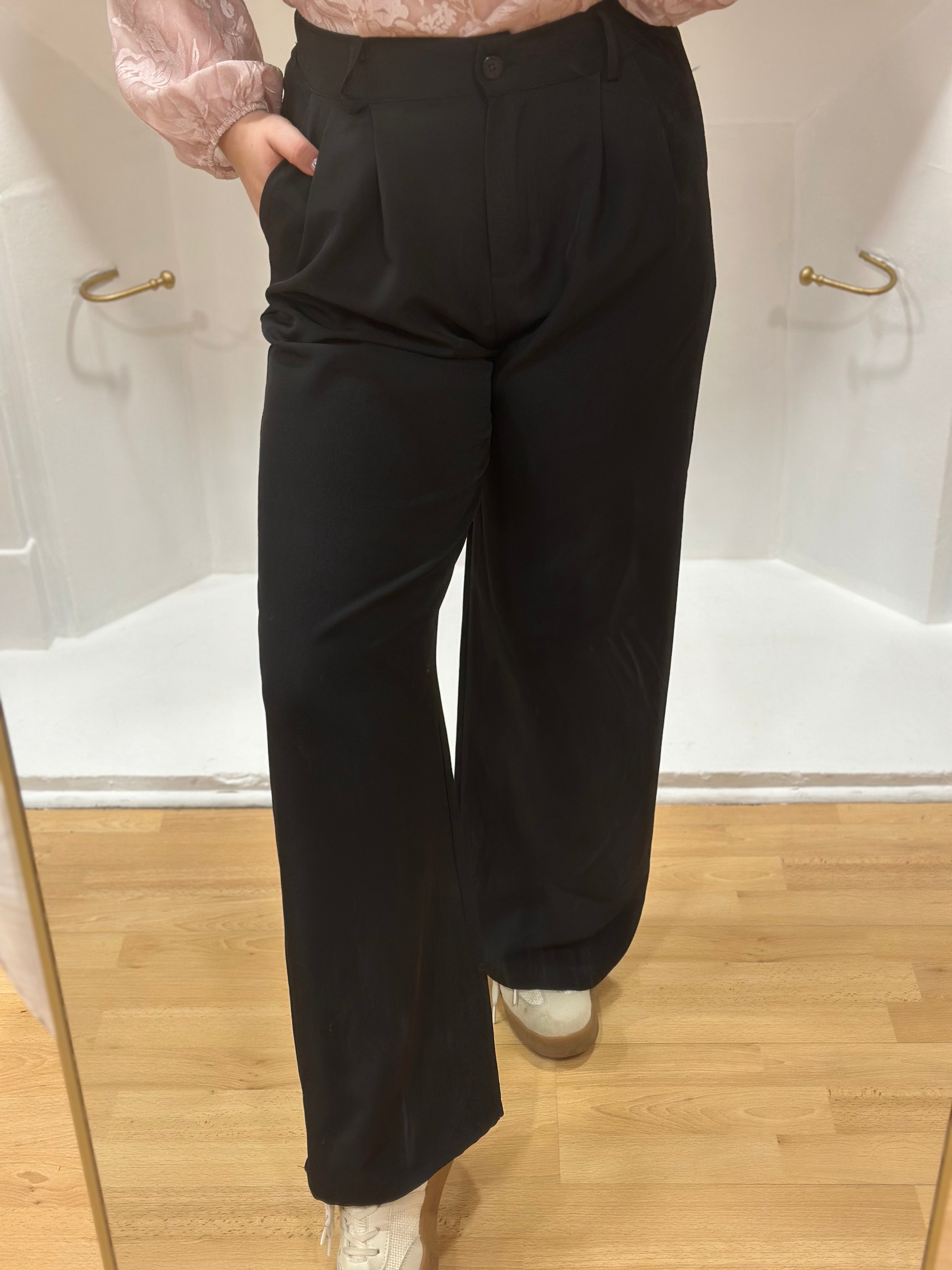 Pantalon habillé noir à pinces grande taille femme – Coupe élégante – Amy & Clo – Miss Caprice