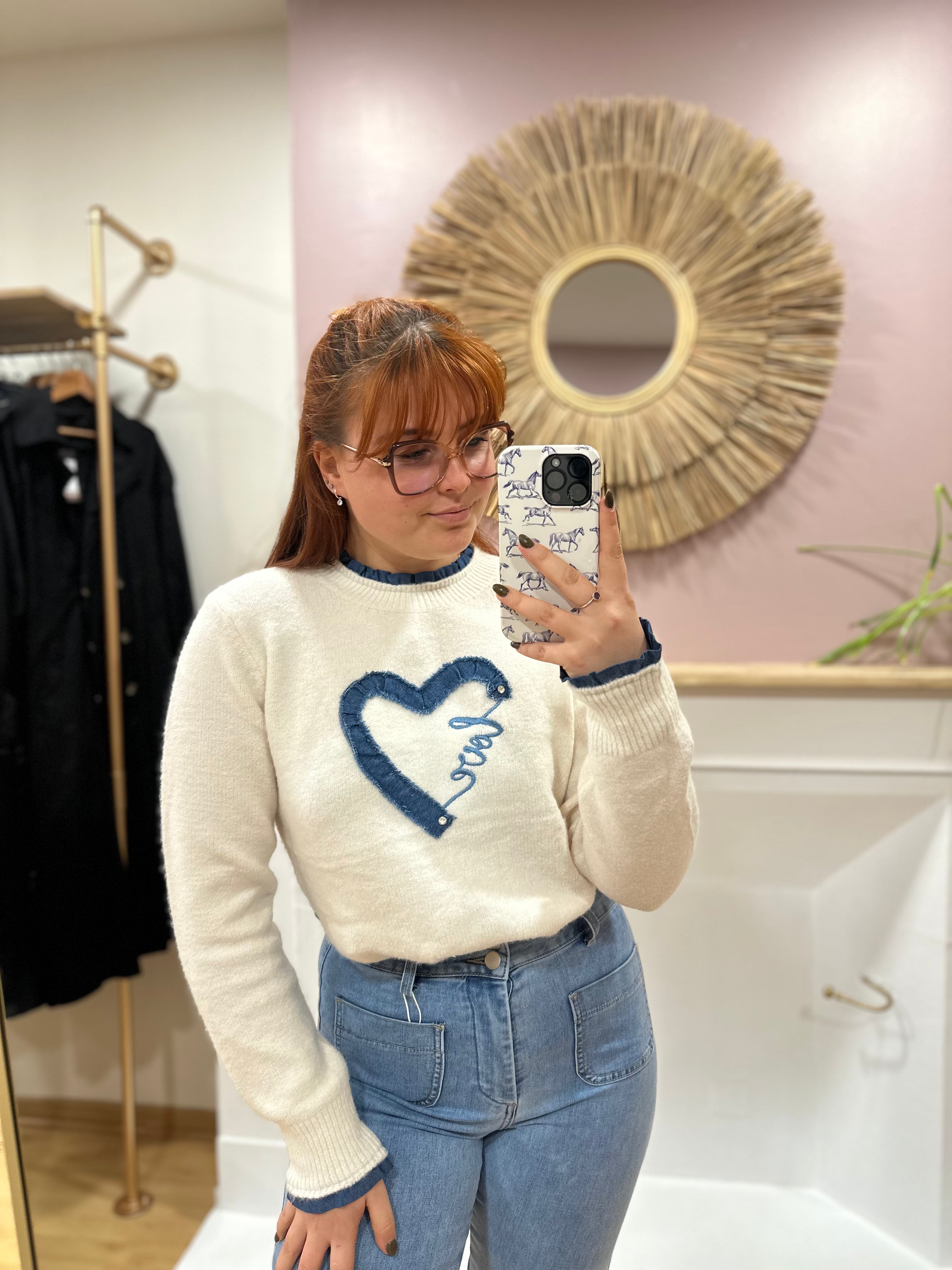 Pull blanc femme cœur effet jean – Volants col et poignets – J & L Paris – Miss Caprice