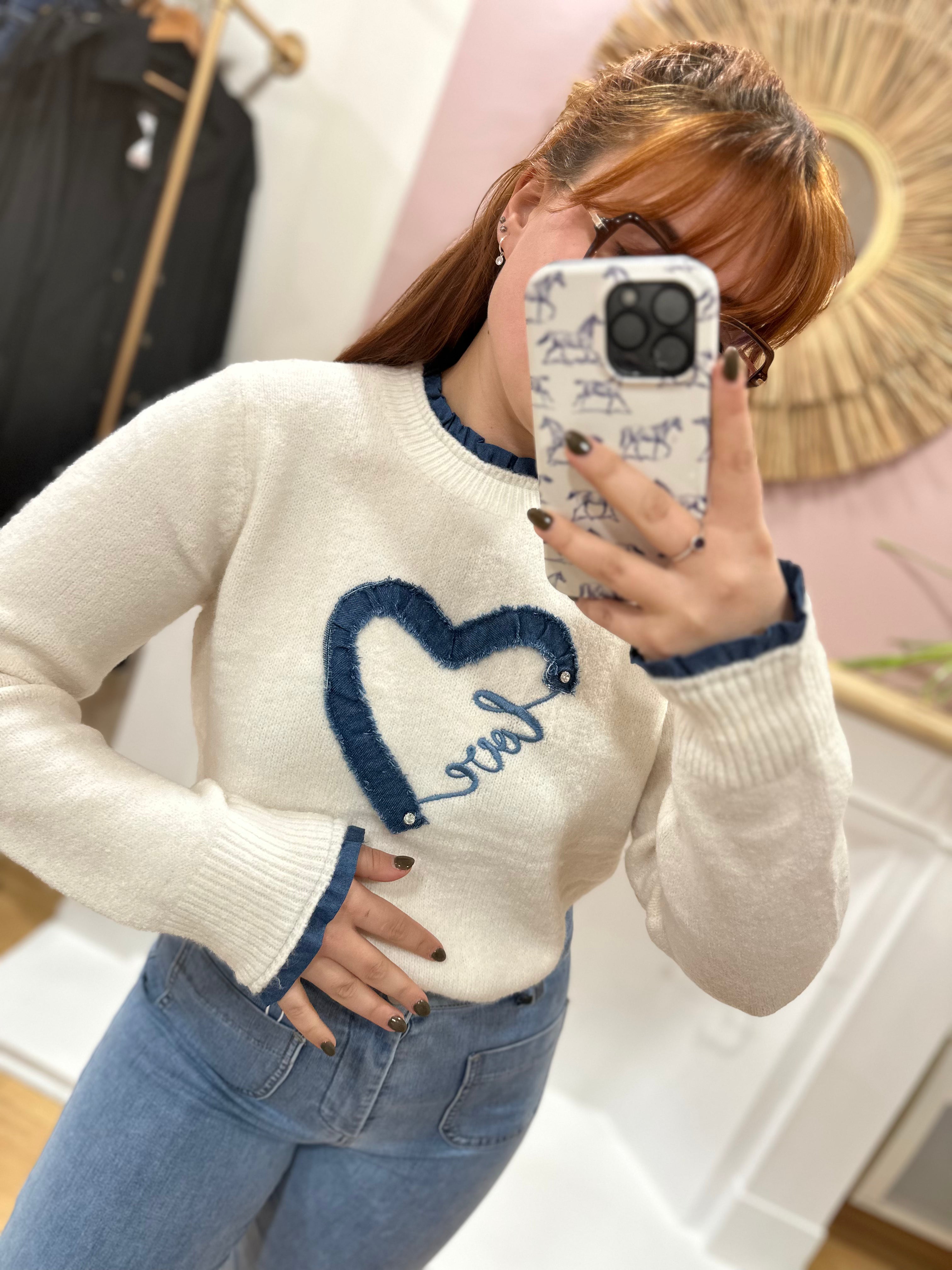 Pull blanc femme cœur effet jean – Volants col et poignets – J & L Paris – Miss Caprice