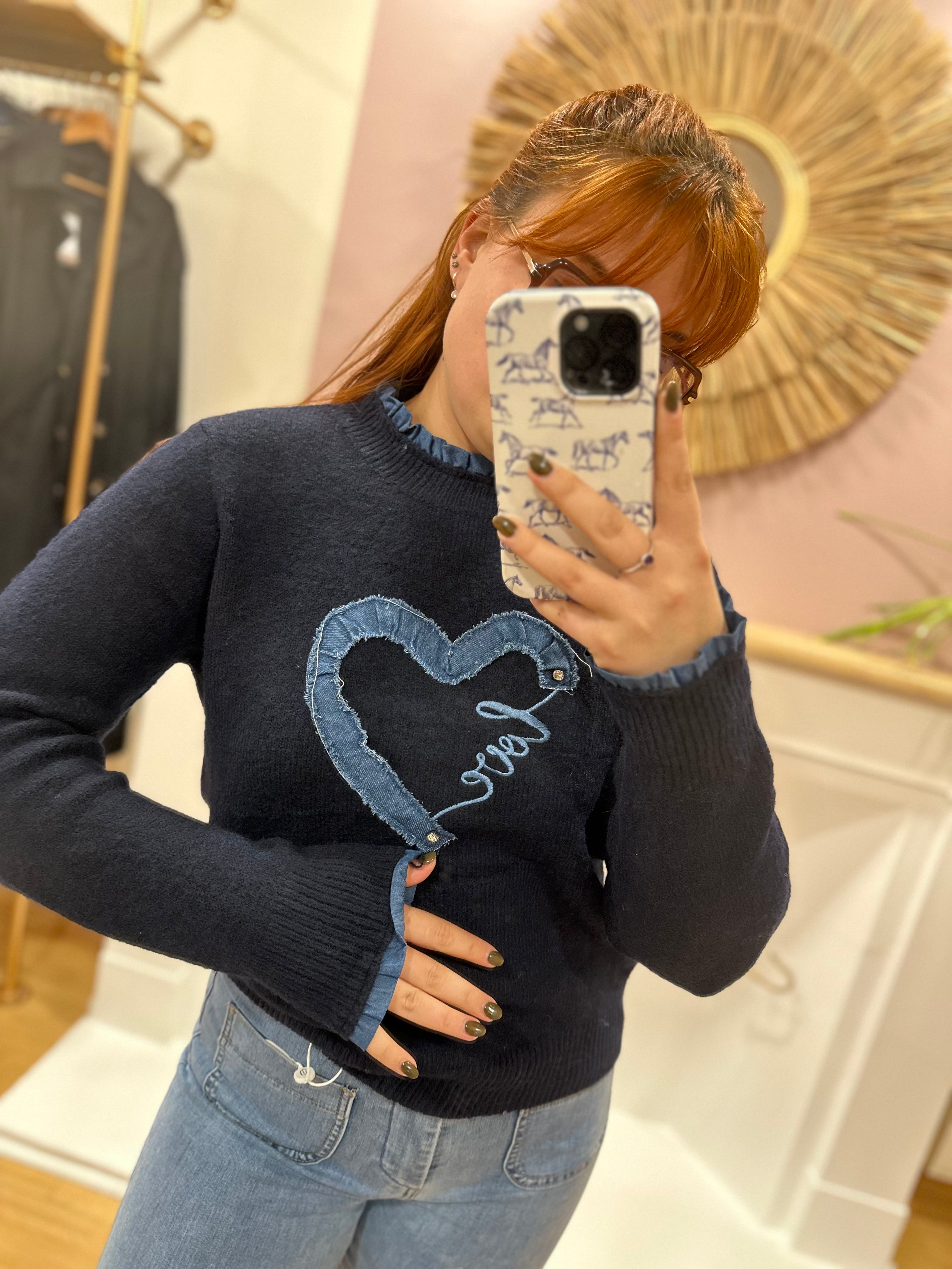 Pull bleu marine femme cœur effet jean – Volants col et poignets – J & L Paris – Miss Caprice
