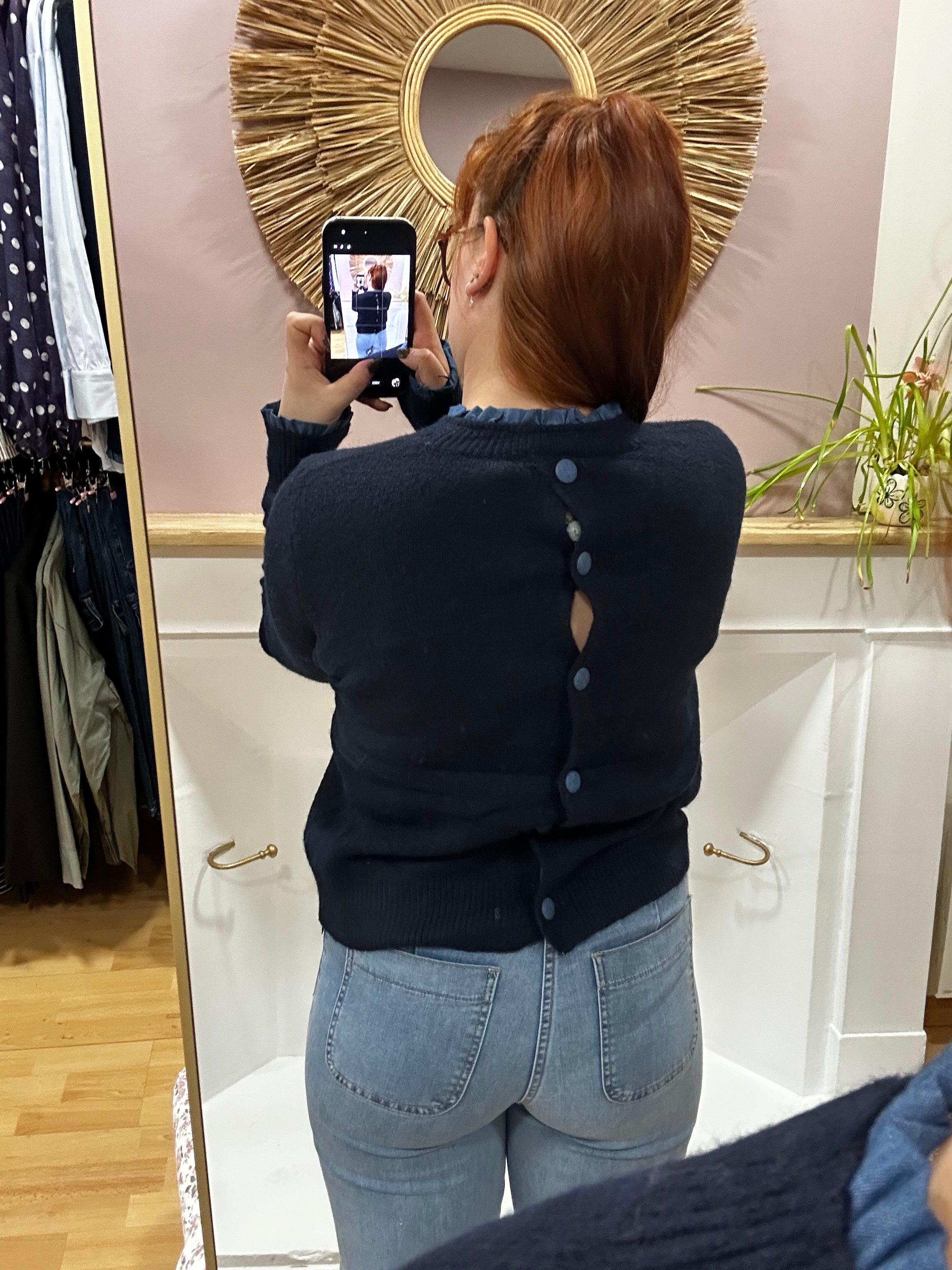 Pull bleu marine femme cœur effet jean – Volants col et poignets – J & L Paris – Miss Caprice