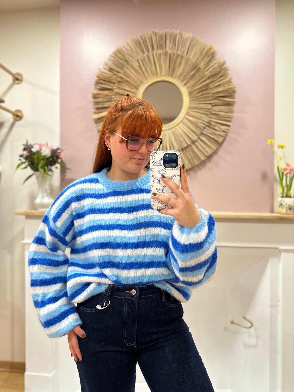Pull court oversize à rayures bleu ciel, blanc et bleu roi femme – J&L Paris – Miss Caprice