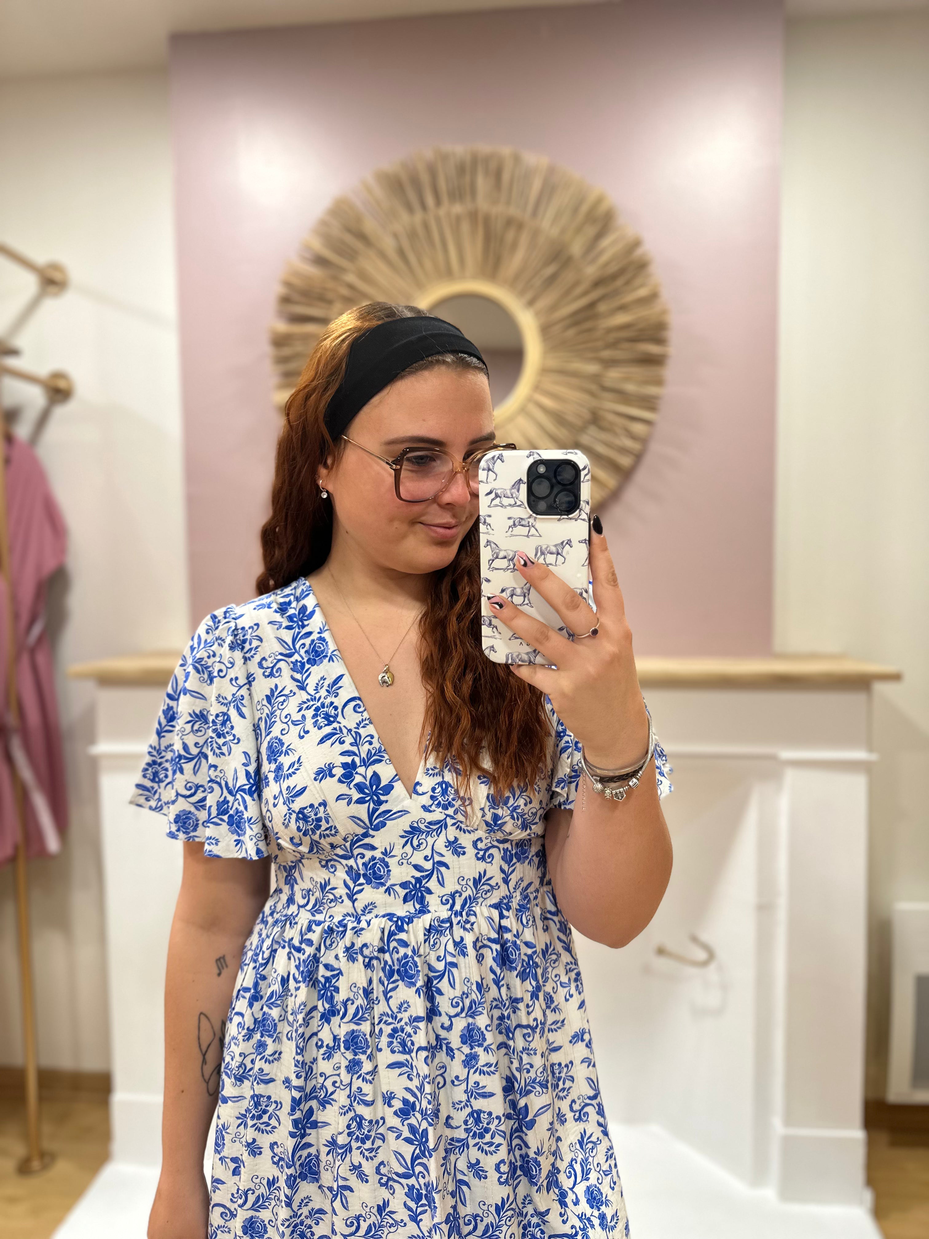 Robe courte blanche et bleue fleurie femme – Col V – In April 1986 – Miss Caprice