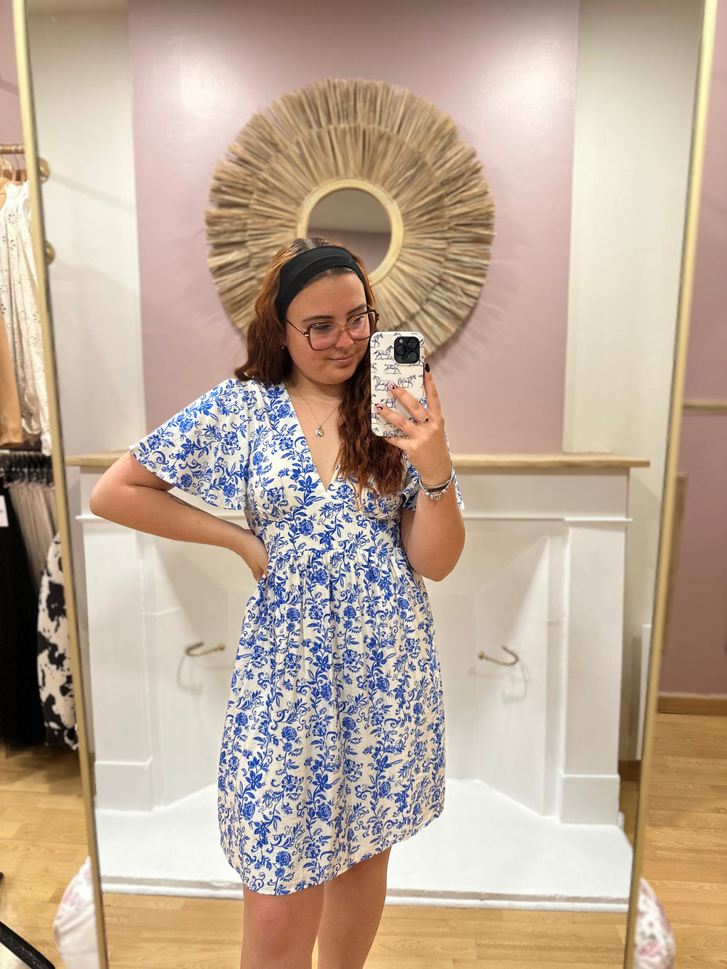 Robe courte blanche et bleue fleurie femme – Col V – In April 1986 – Miss Caprice