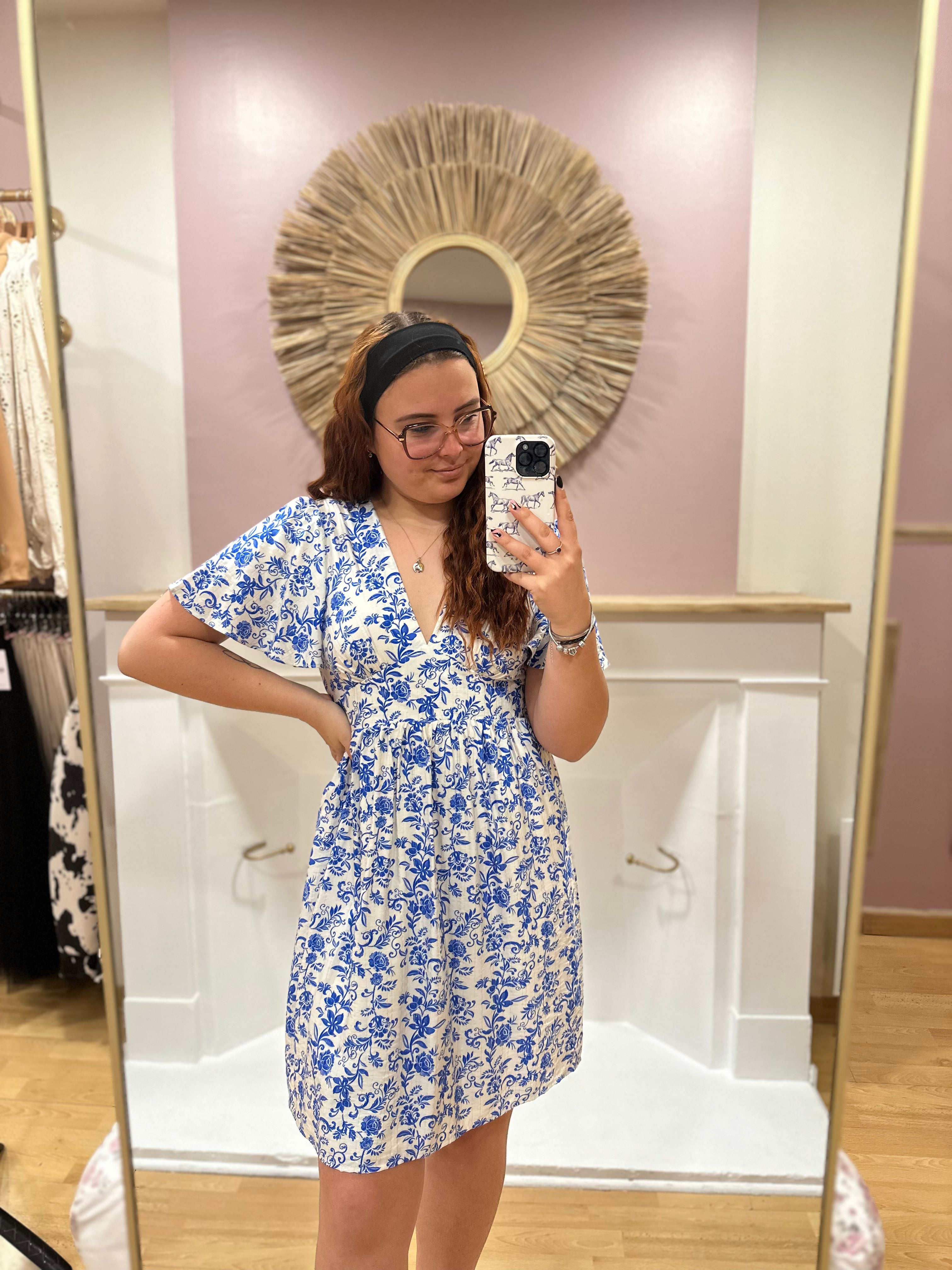 Robe courte blanche et bleue fleurie femme – Col V – In April 1986 – Miss Caprice