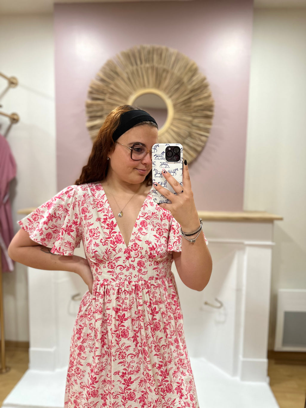 Robe courte blanche et rose fleurie femme – Col V – In April 1986 – Miss Caprice