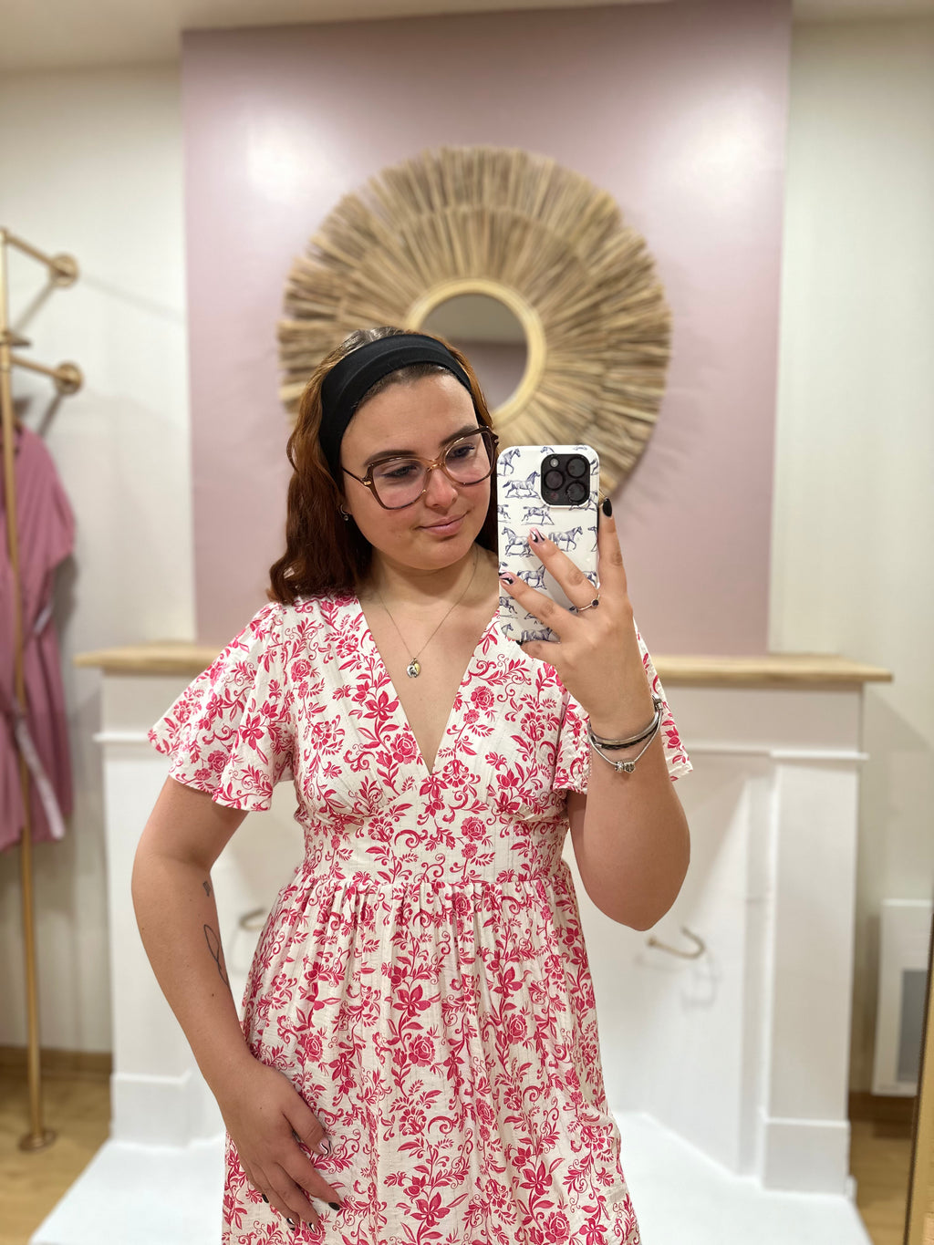 Robe courte blanche et rose fleurie femme – Col V – In April 1986 – Miss Caprice