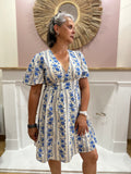 Robe courte femme à motif fleuri style tapisserie bleu et violet avec décolleté en V – In April 1986 – Miss Caprice