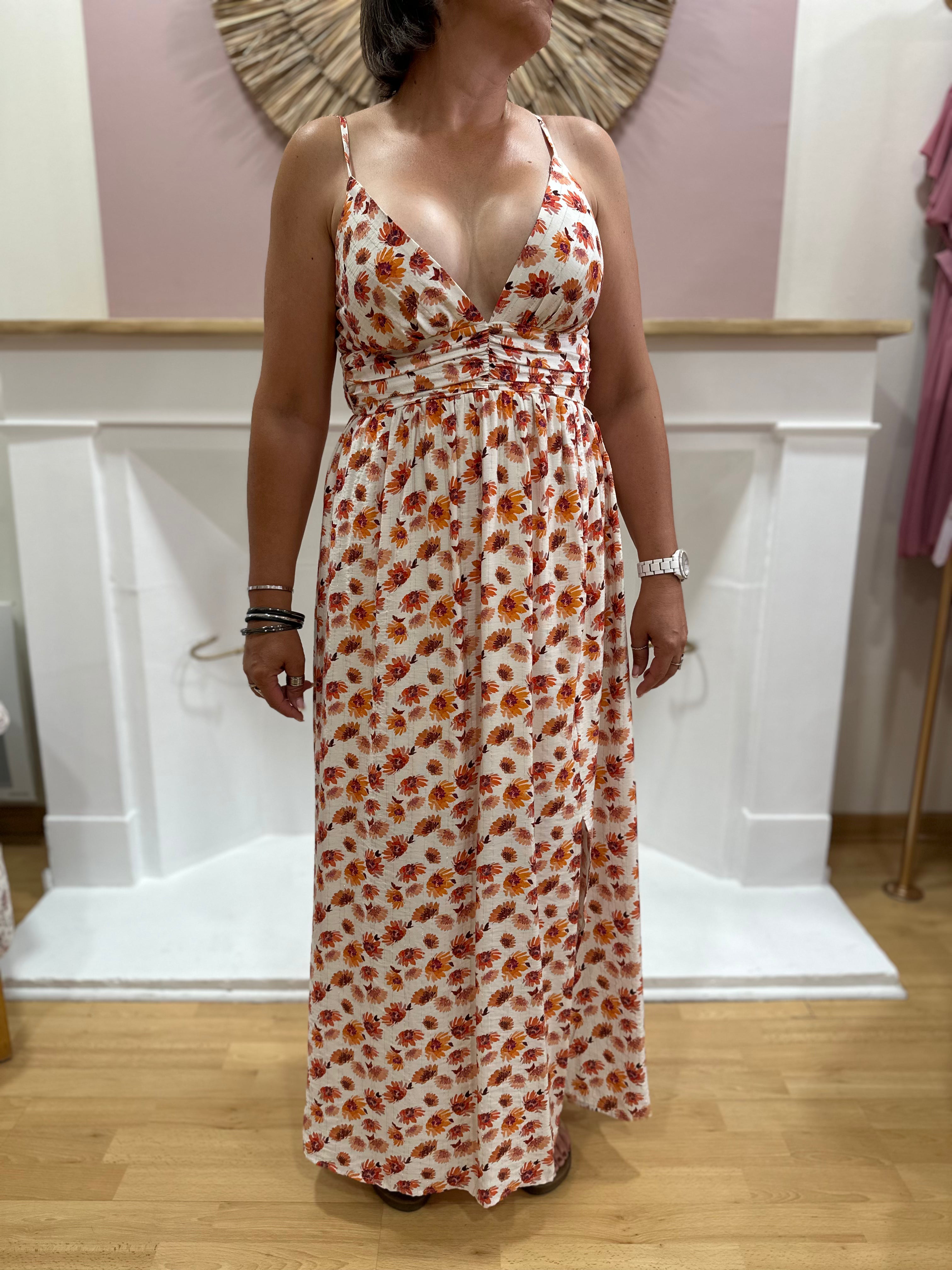 Robe longue blanche femme à fleurs orange et marron avec fines bretelles réglables et détails lurex dorés – In April 1986 – Miss Caprice