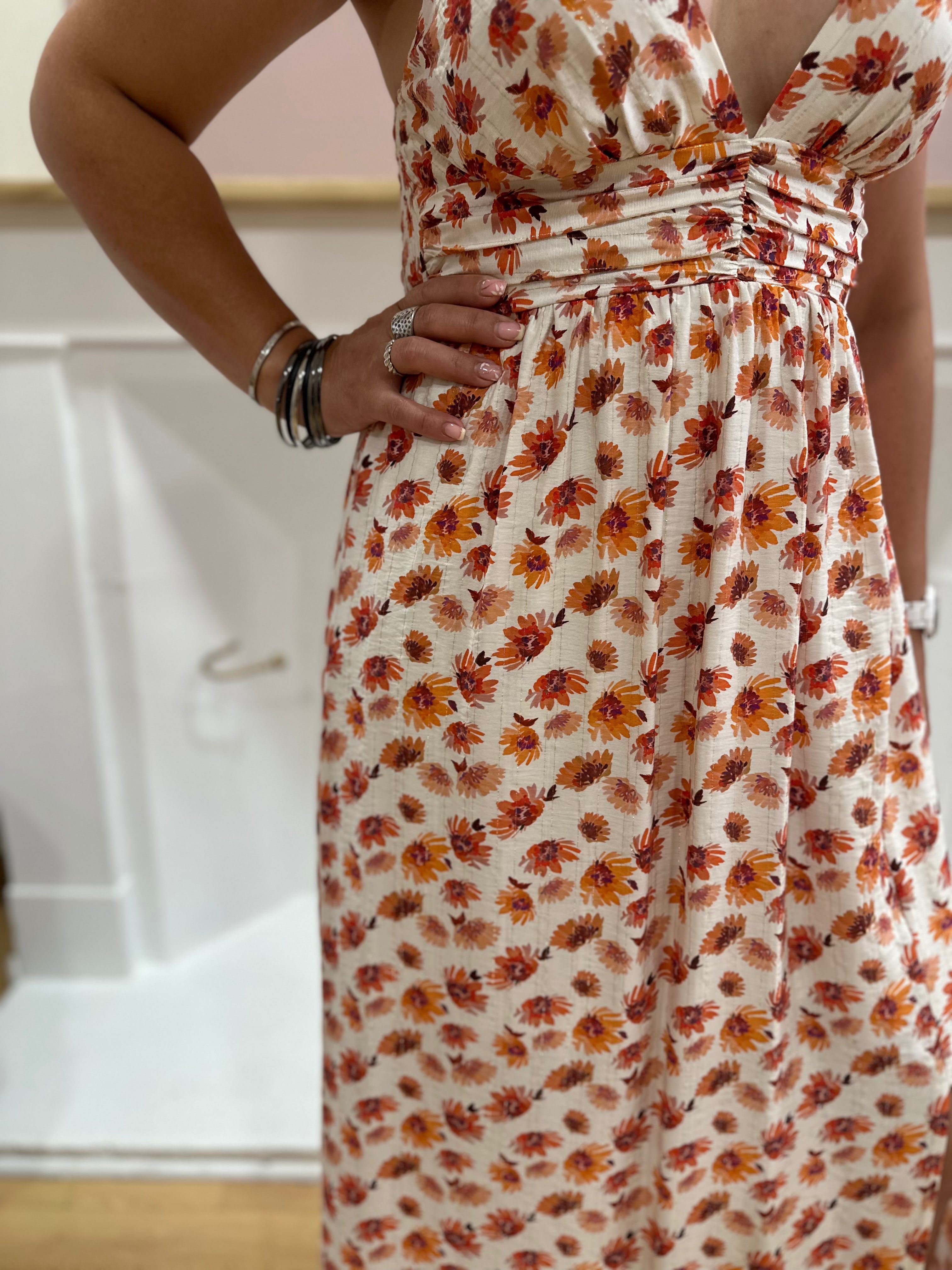 Robe longue blanche femme à fleurs orange et marron avec fines bretelles réglables et détails lurex dorés – In April 1986 – Miss Caprice