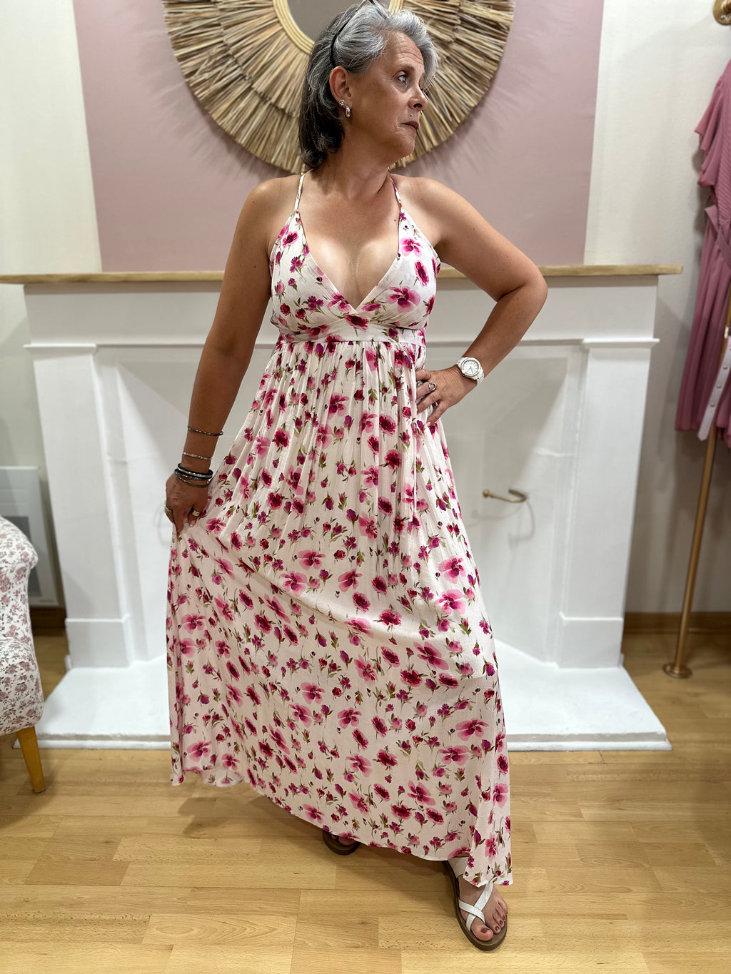 Robe longue blanche femme à fleurs roses avec dos nu à bretelles croisées – In April 1986 – Miss Caprice
