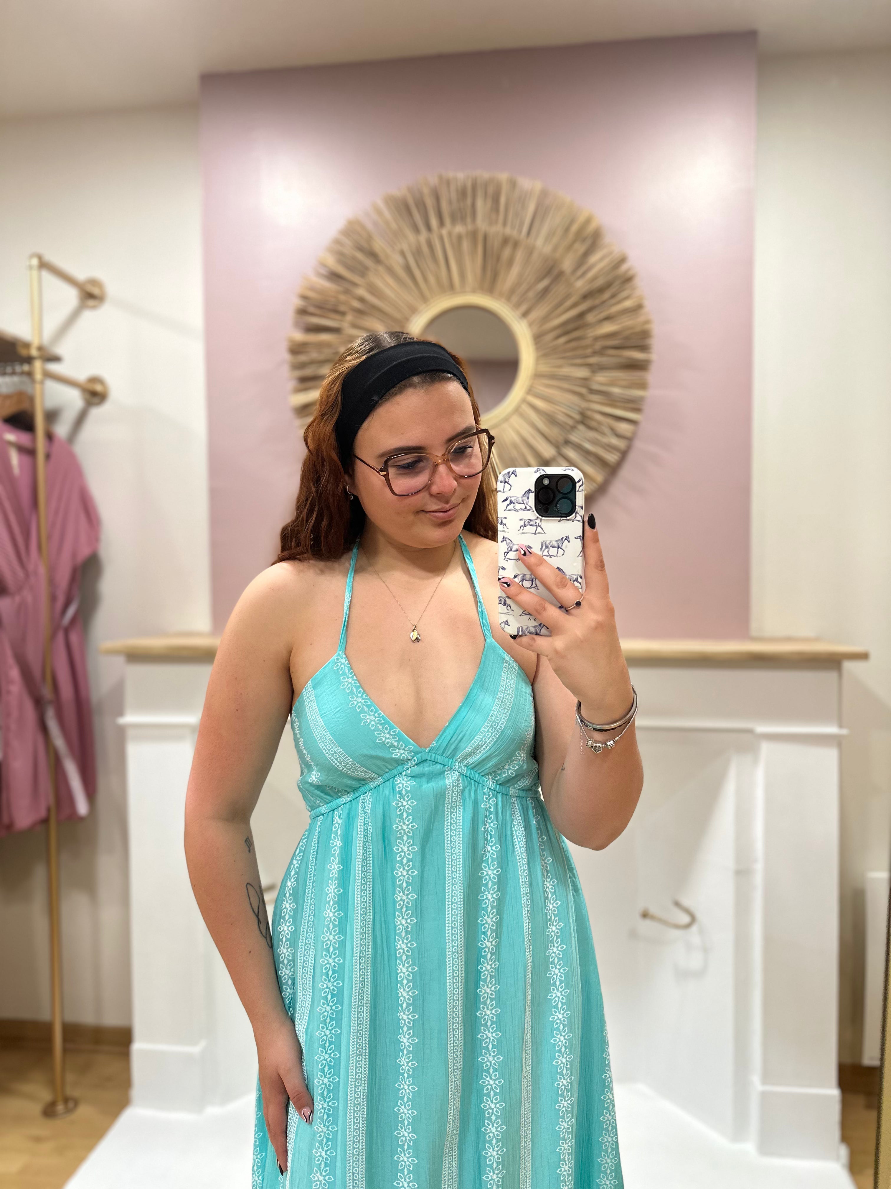 Robe longue bleu turquoise dos nu femme – Motif bandana – Emma & Ashley – Miss Caprice