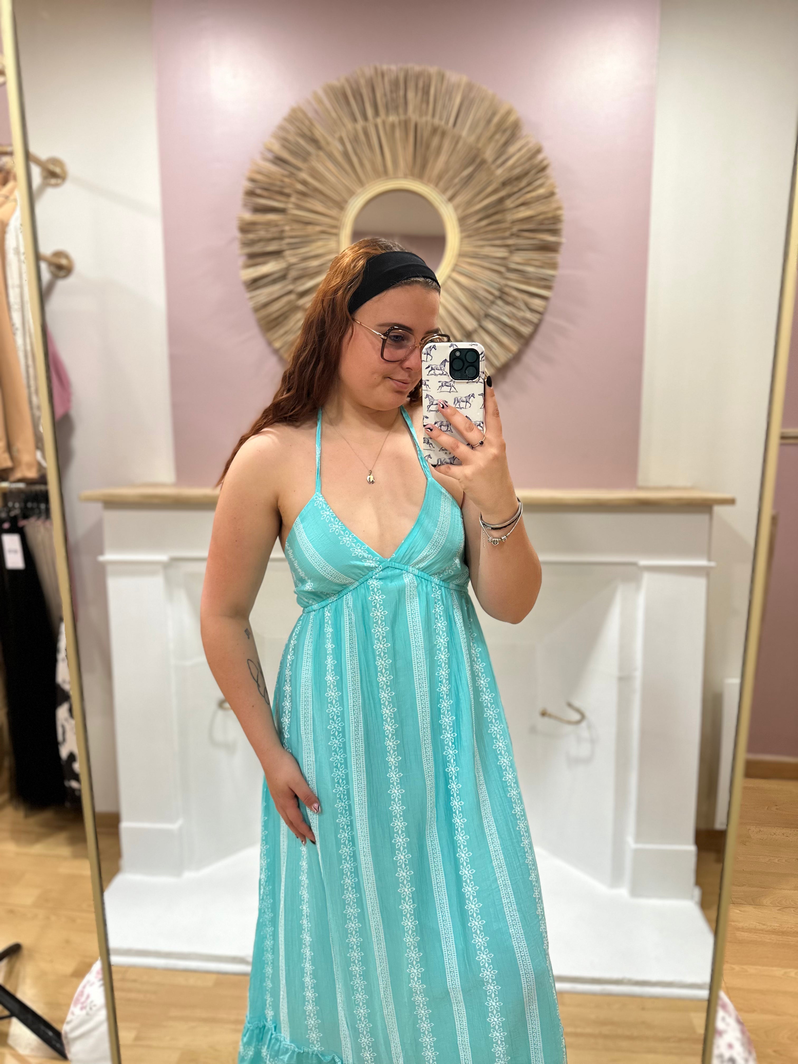 Robe longue bleu turquoise dos nu femme – Motif bandana – Emma & Ashley – Miss Caprice