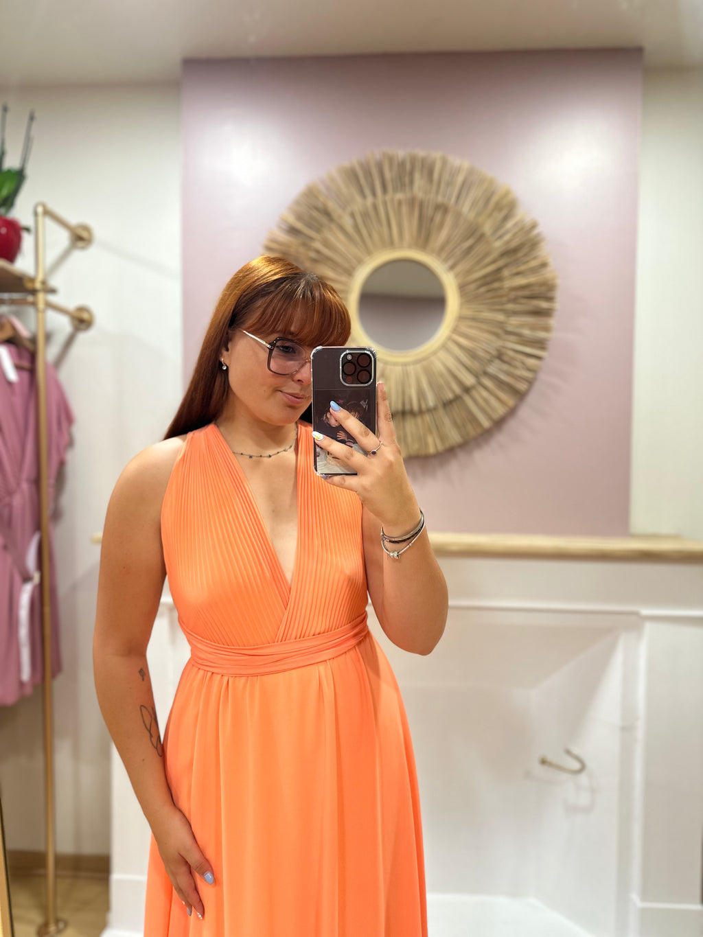 Robe longue orange pêche femme dos nu multiposition avec haut plissé – Kaia Made in Italy – Miss Caprice