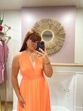 Robe longue orange pêche femme dos nu multiposition avec haut plissé – Kaia Made in Italy – Miss Caprice