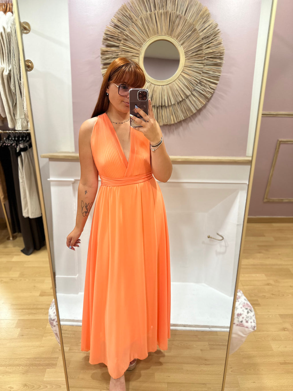 Robe longue orange pêche femme dos nu multiposition avec haut plissé – Kaia Made in Italy – Miss Caprice